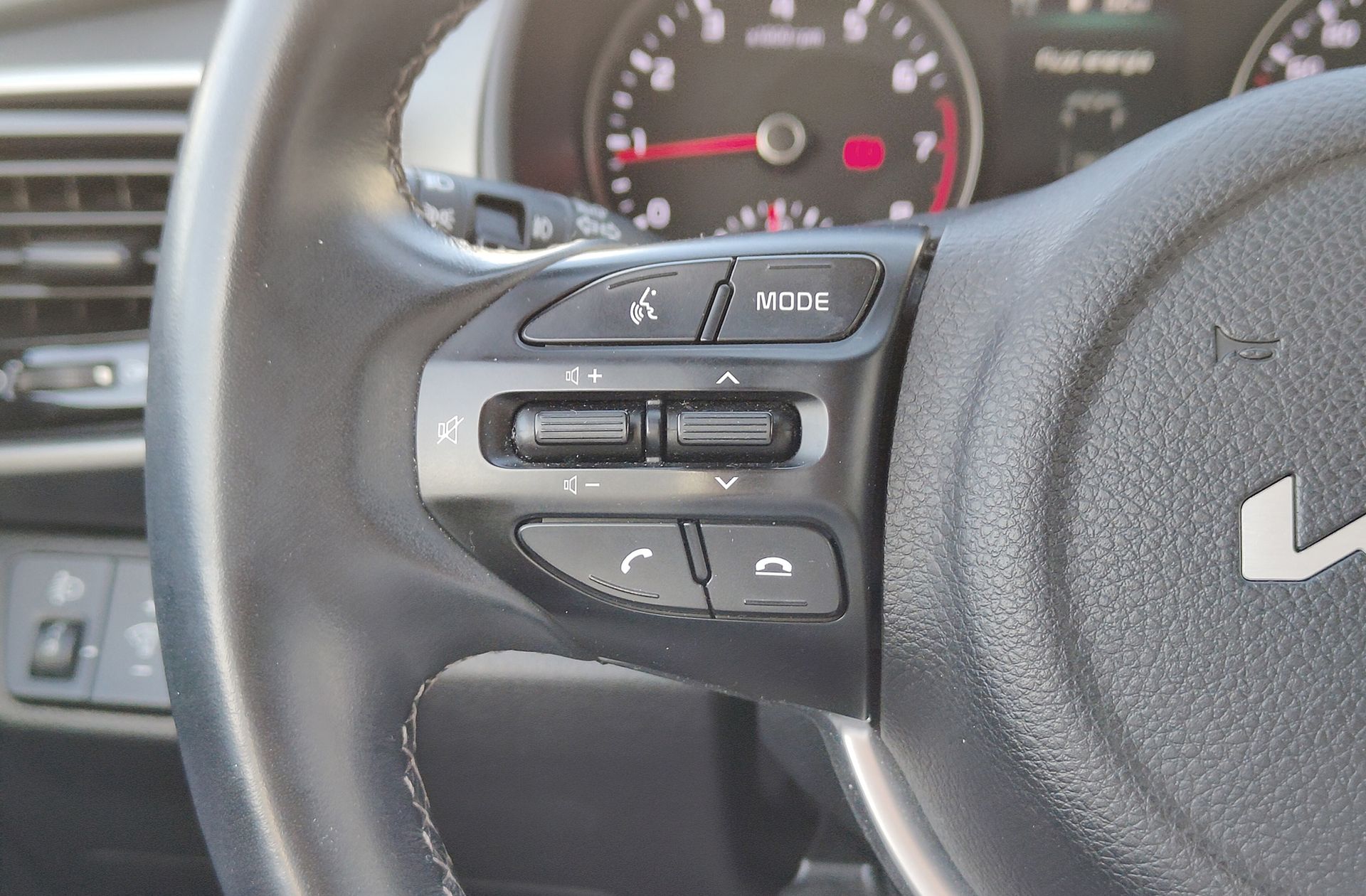 Kia Stonic 1.0 T-GDi MHEV Drive iMT - foto 28