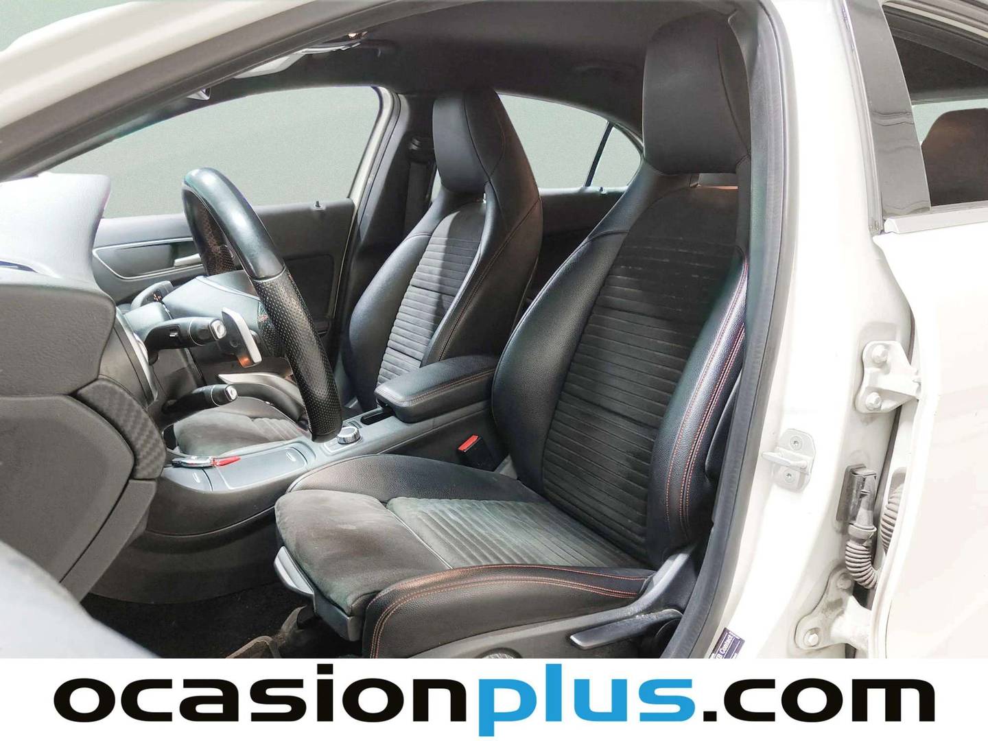 Foto asientos delanteros Mercedes Clase A Mercedes Clase A 200 d AMG Line (136 CV)