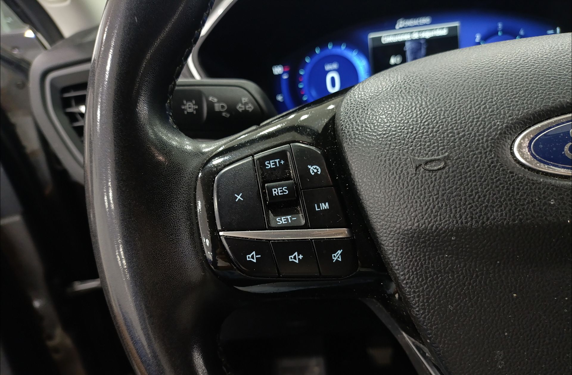 Ford Kuga 2.0 EcoBlue MHEV Titanium - foto 27