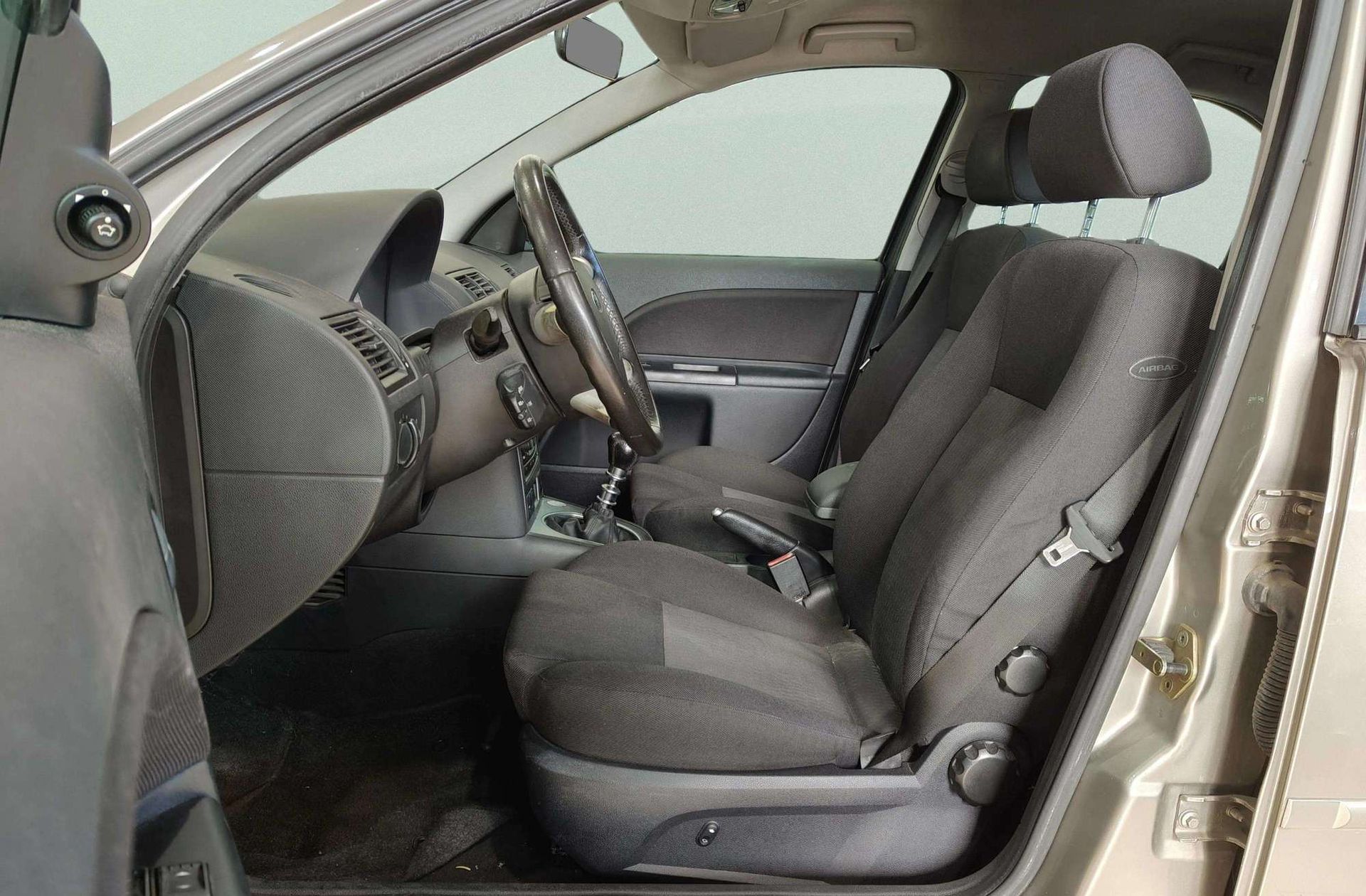 Ford Mondeo 2.0 TDCi Trend - foto 8