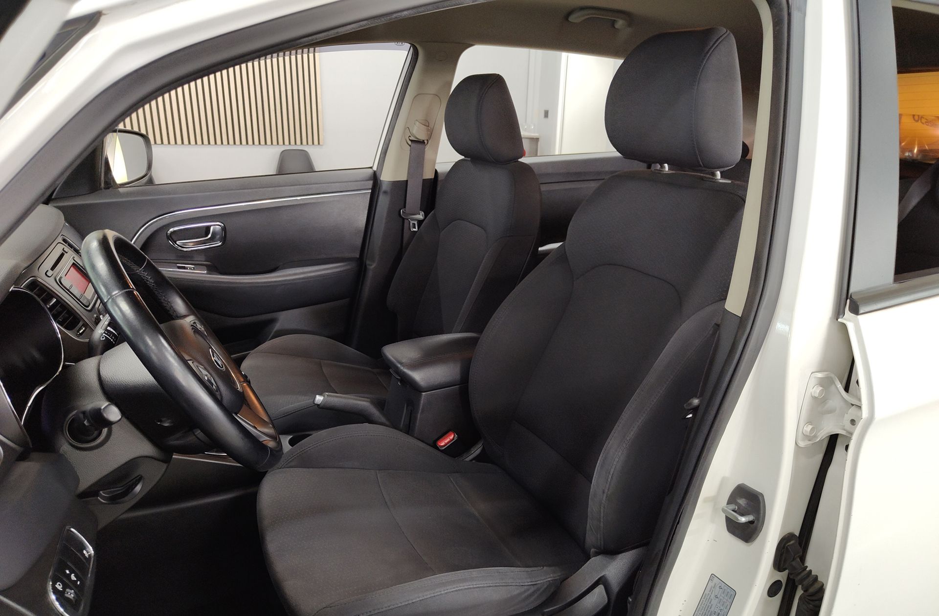 Kia Carens 1.6 GDi Concept - foto 7