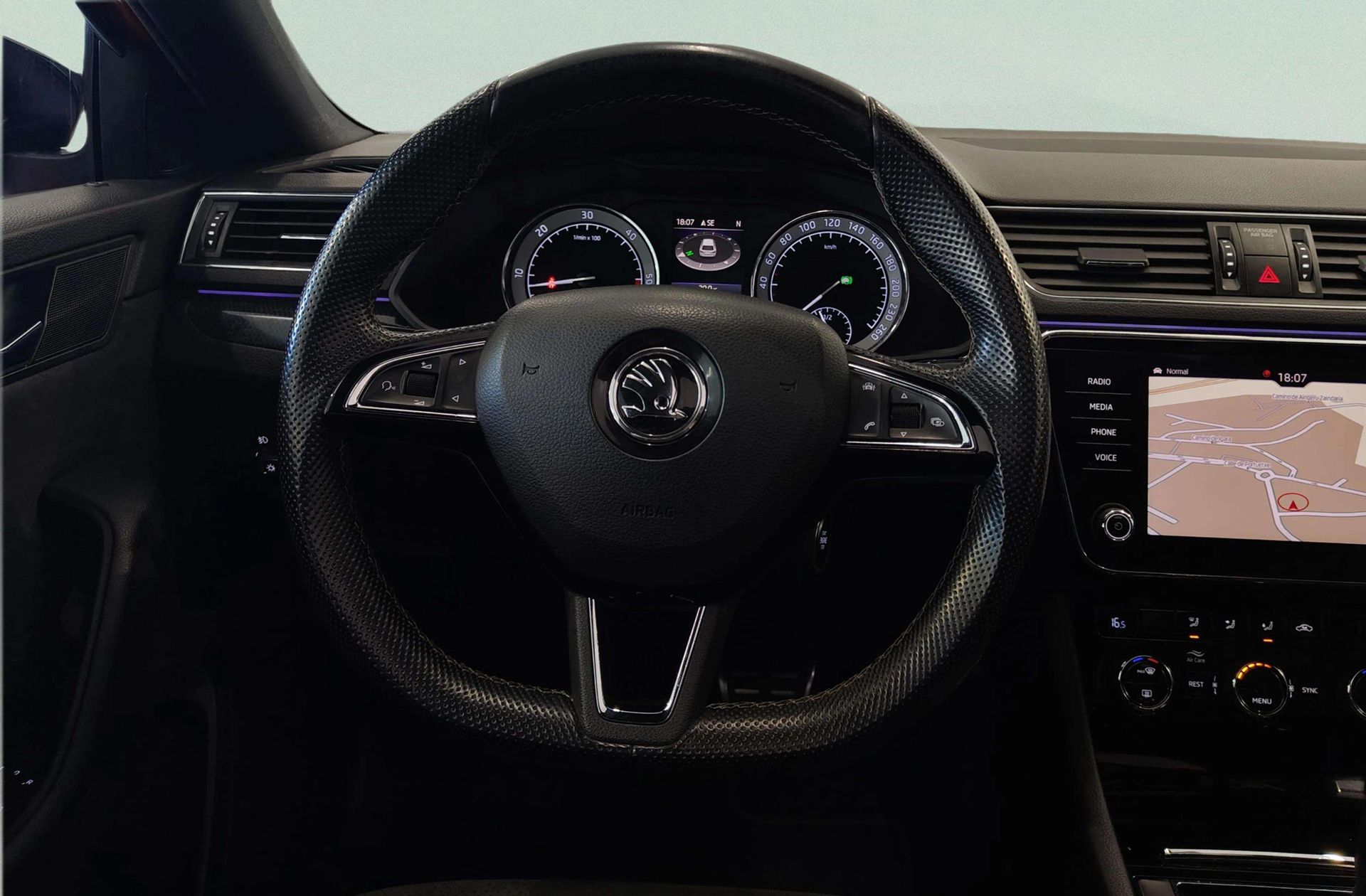 Škoda Superb Combi 2.0 TDI Sport Line DSG - foto 25