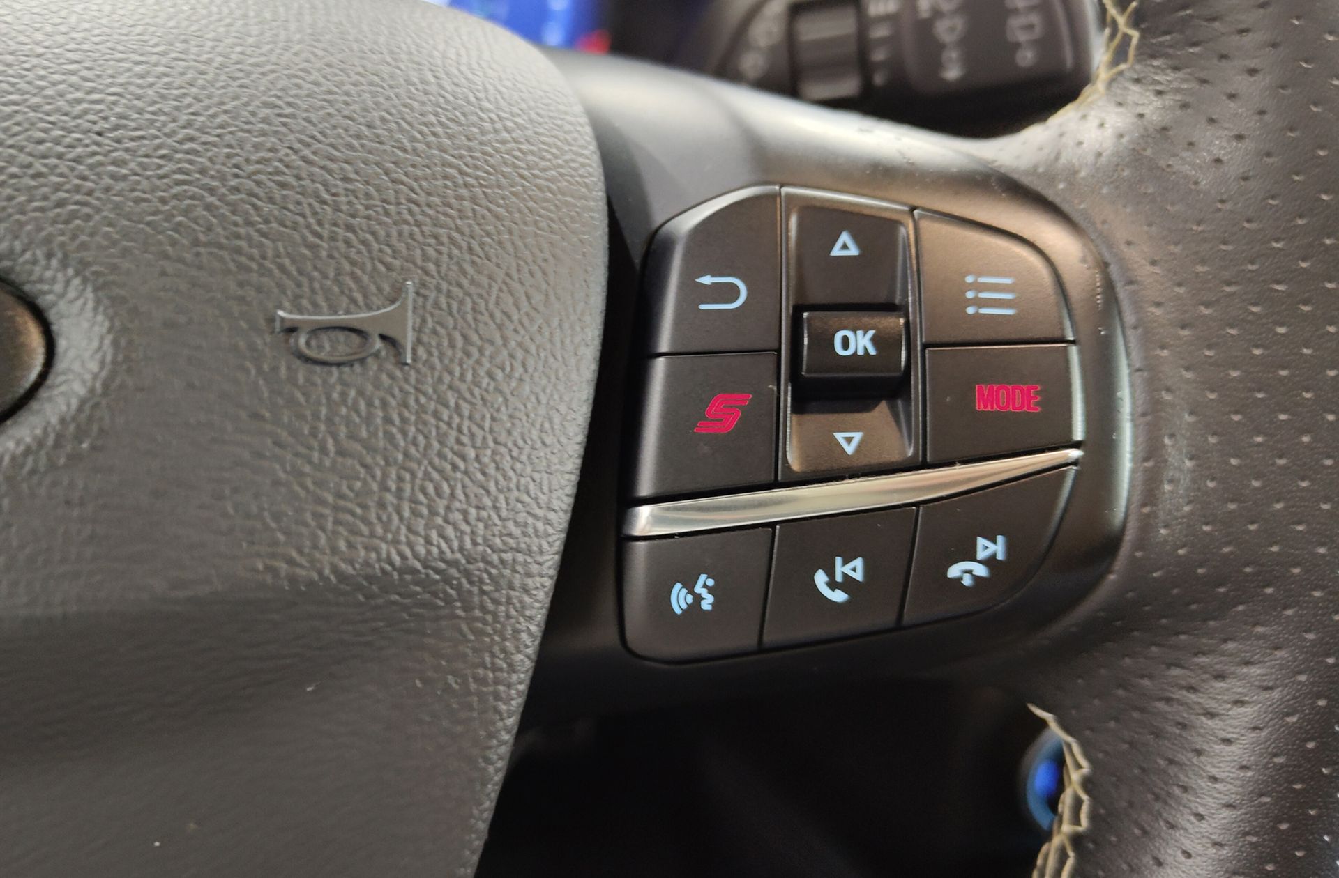 Ford Focus 2.3 EcoBoost ST 3 - foto 28