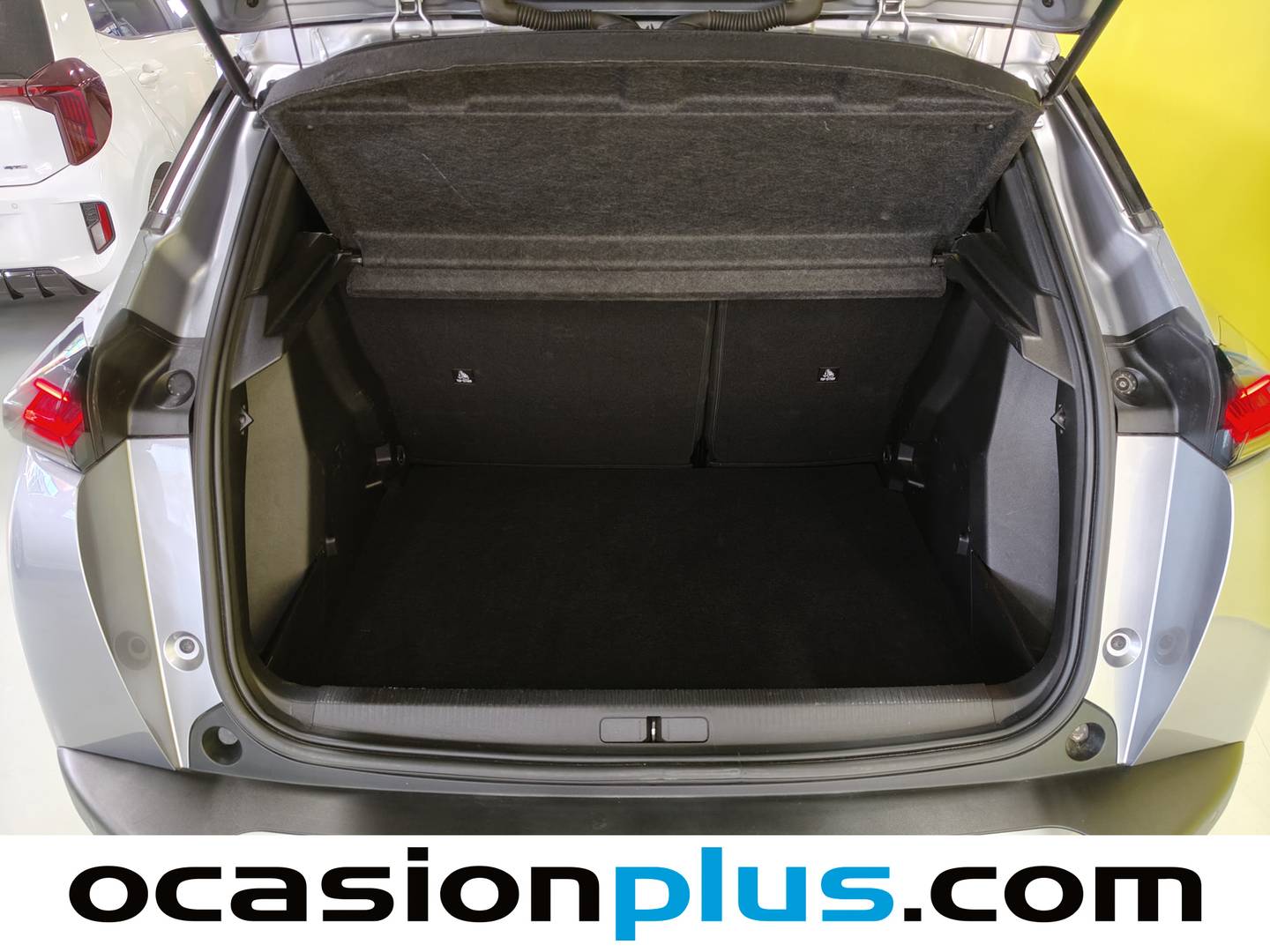 Foto asientos delanteros Peugeot 2008 Peugeot 2008 Allure Hybrid eDCS6 (145 CV)