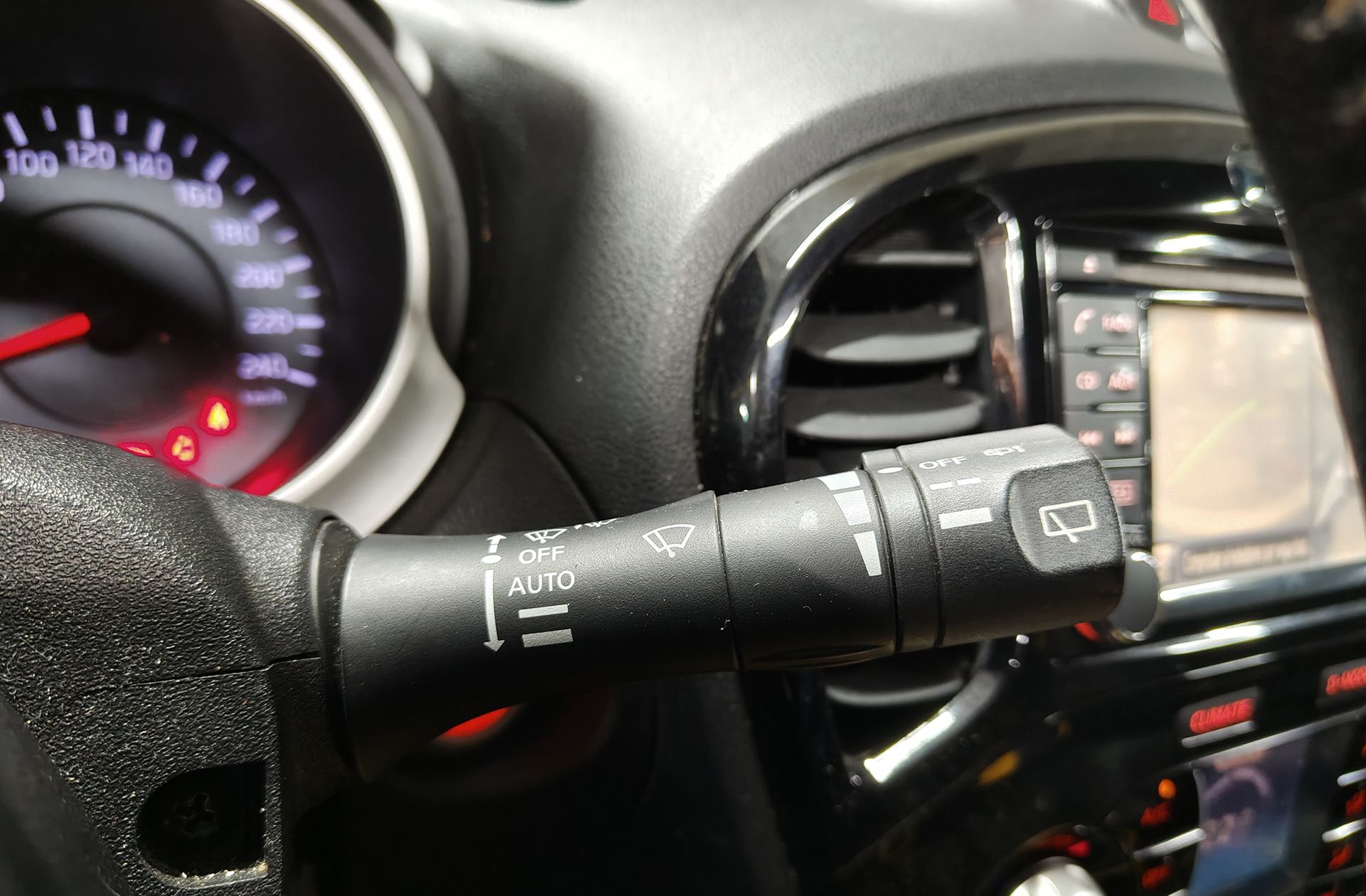 Nissan Juke 1.6 Tekna Premium XTronic 4x2 - foto 29