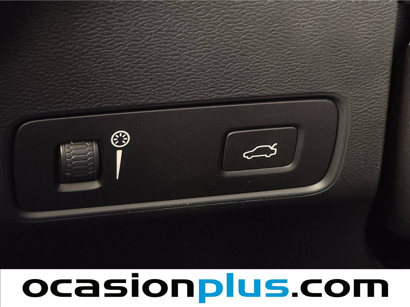 Volvo XC40 Volvo XC40 T3 R-Design Auto (163 CV) al mejor precio