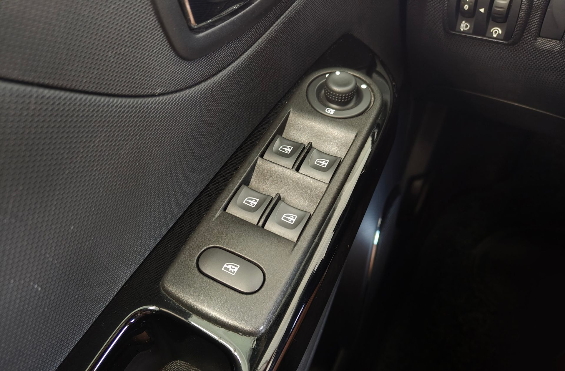 Renault Captur Zen Energy TCe EDC - foto 32