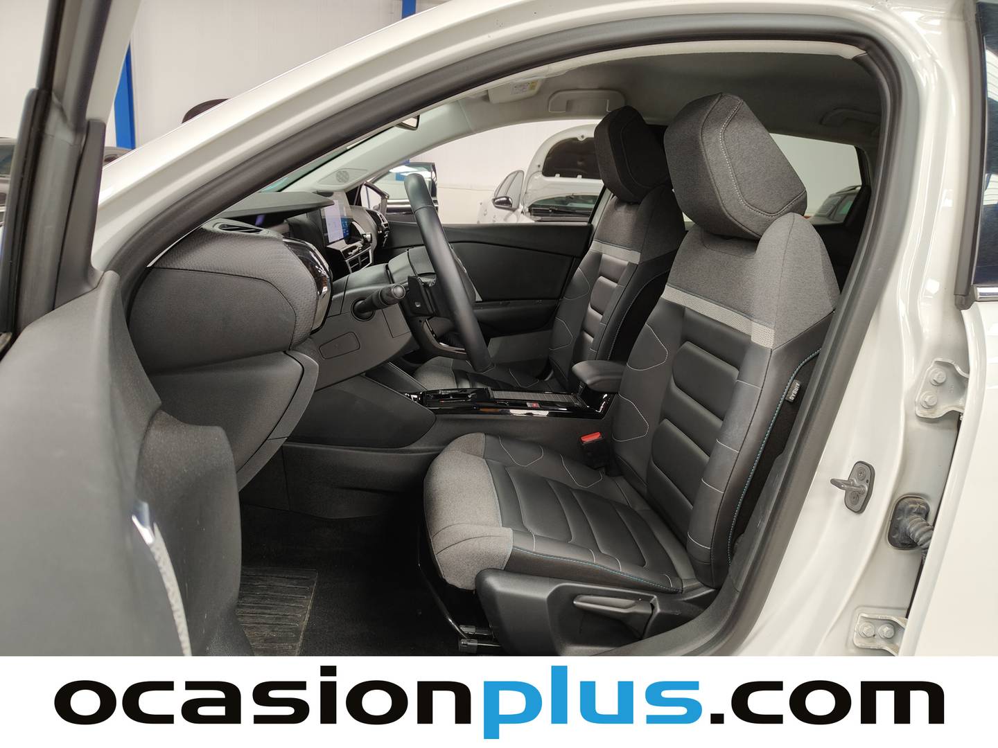 Foto Citroën C4 X Citroen C4 X 1.2 PureTech 130 S&S Shine EAT8 (131 CV)