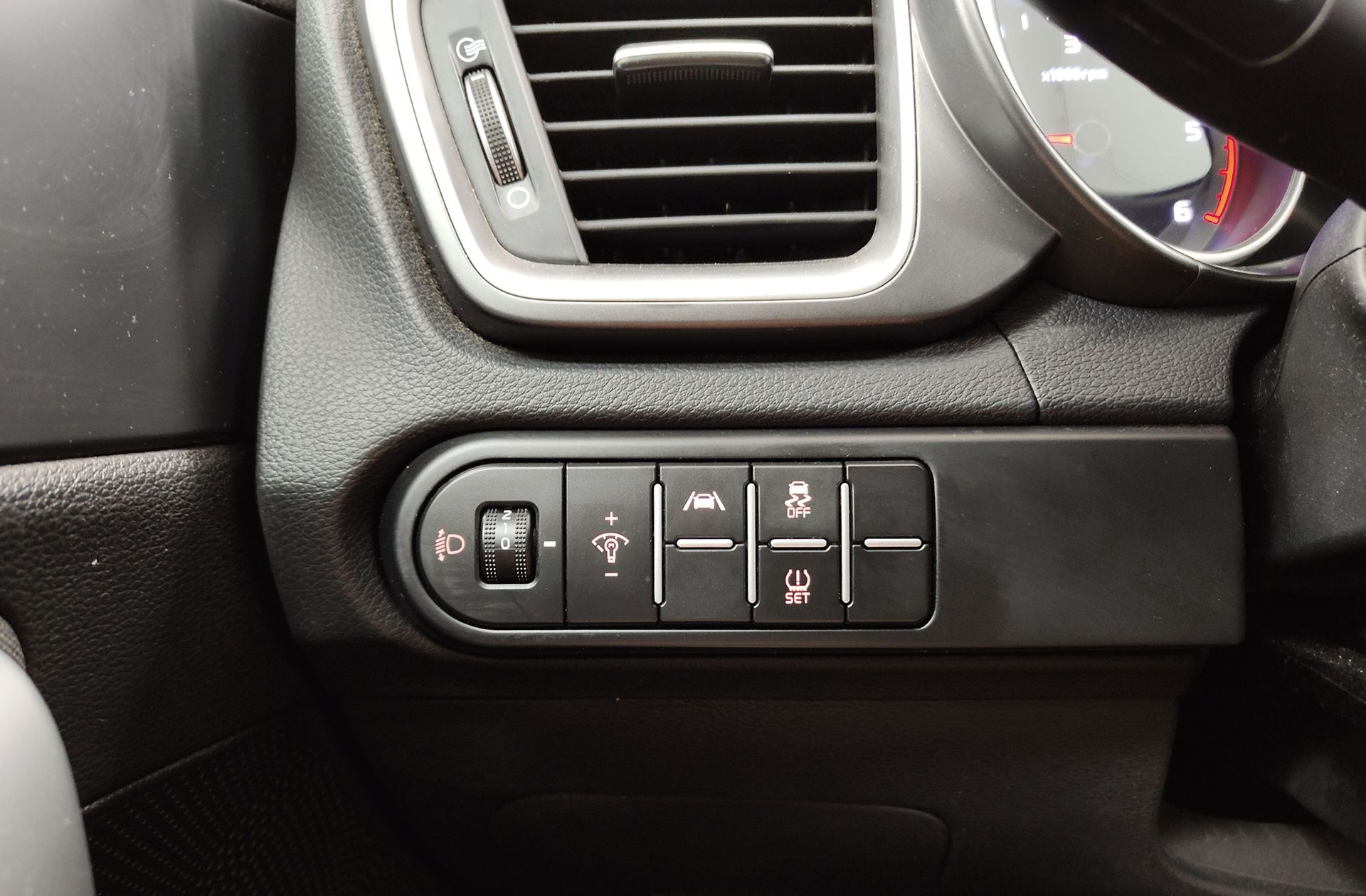 Kia Ceed 1.6 MHEV iMT Drive - foto 9