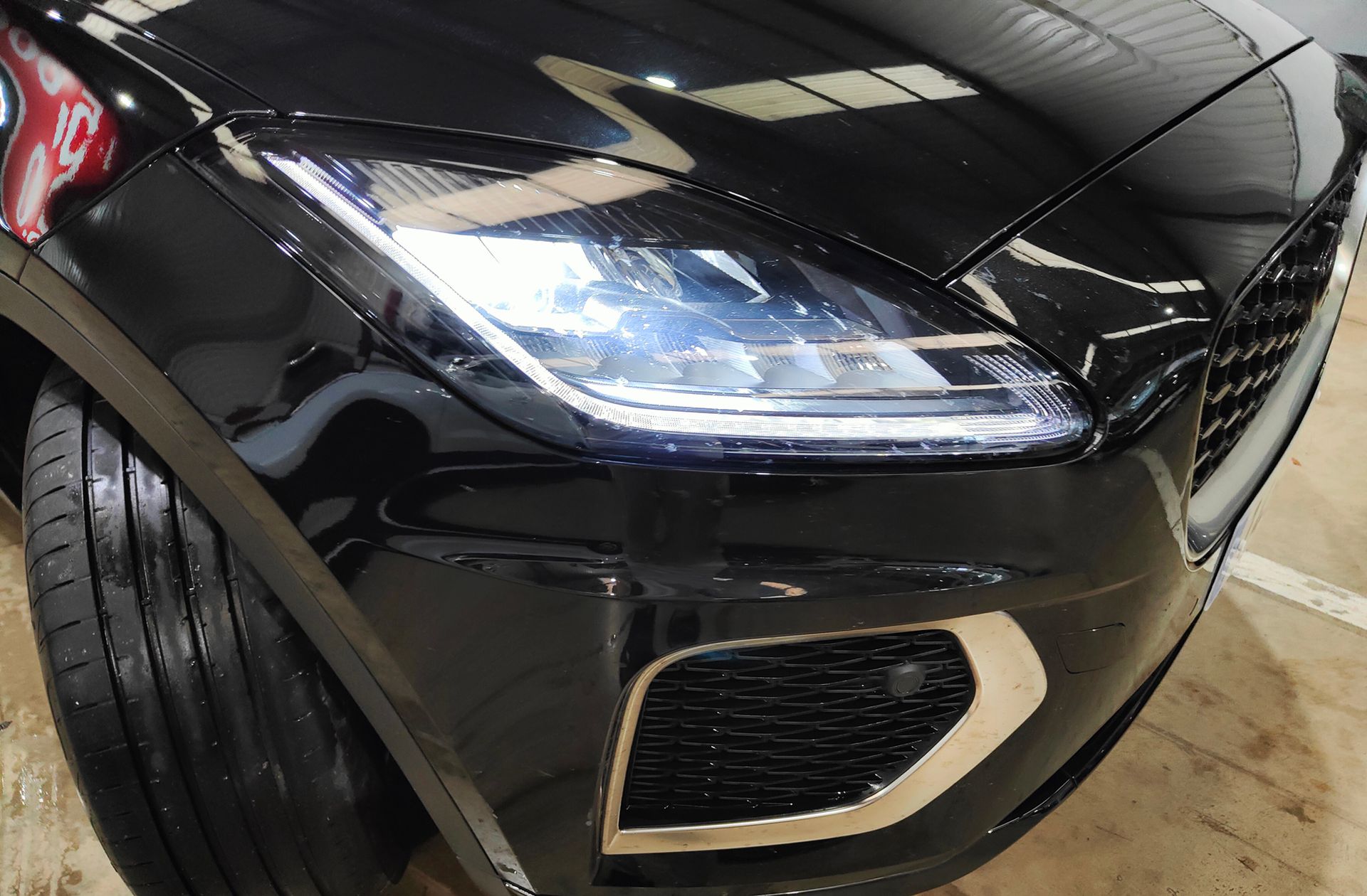 Jaguar E-Pace 2.0D MHEV R-Dynamic S 4WD - foto 17