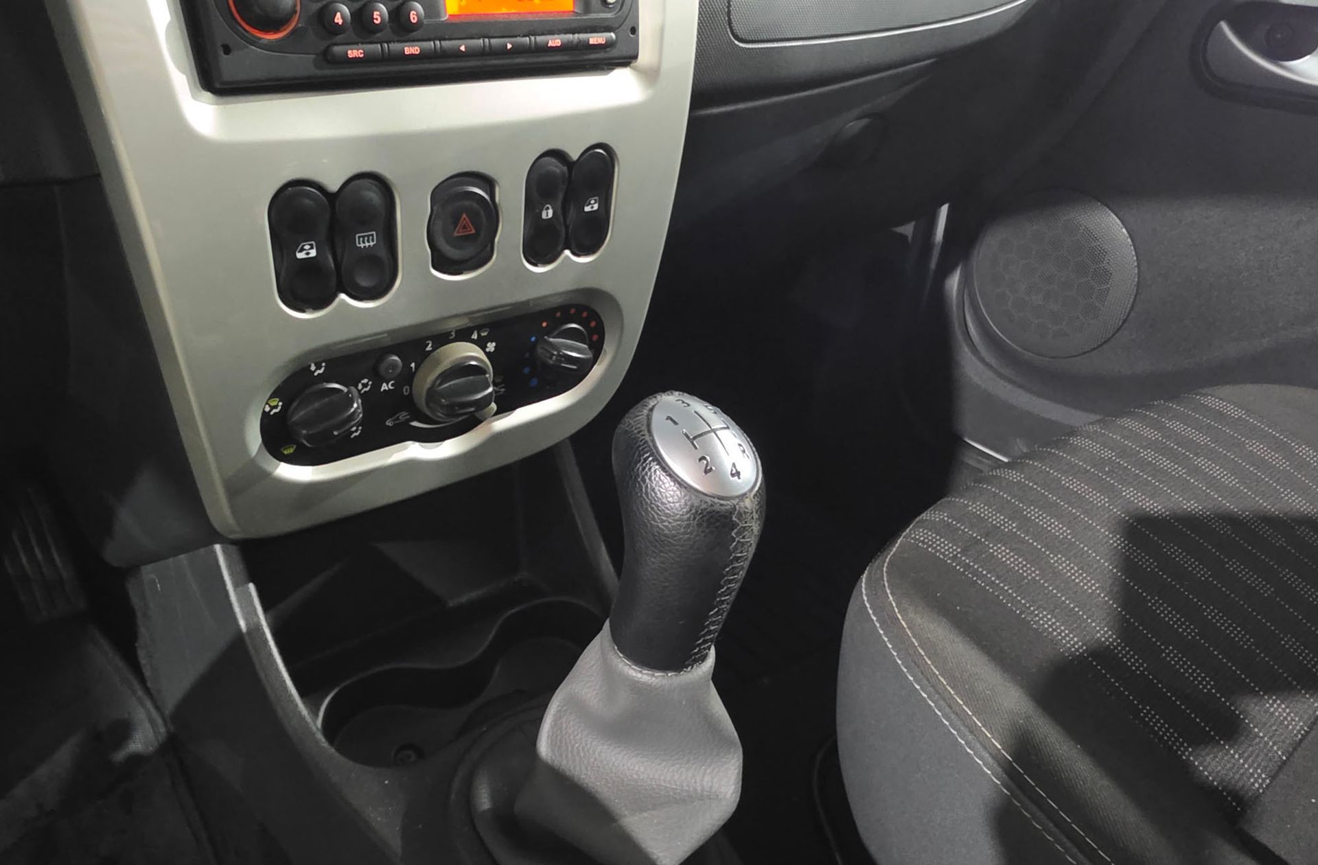 Dacia Sandero Laureate 1.2 - foto 5