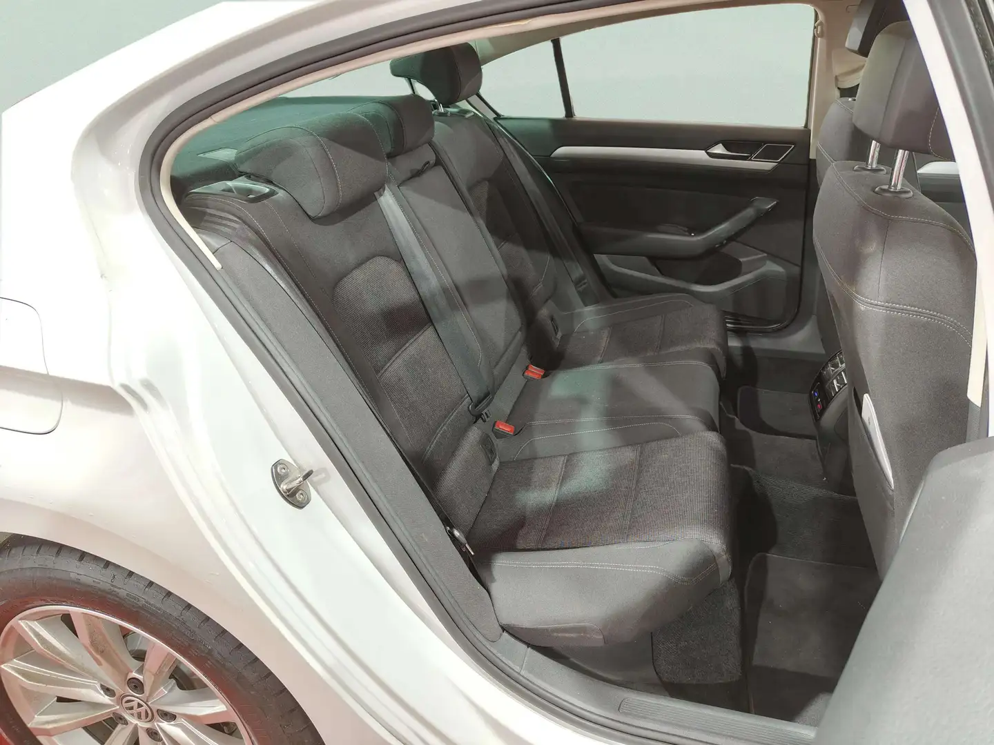 Foto Volkswagen Passat Volkswagen Passat Advance 1.6 TDI (120 CV)