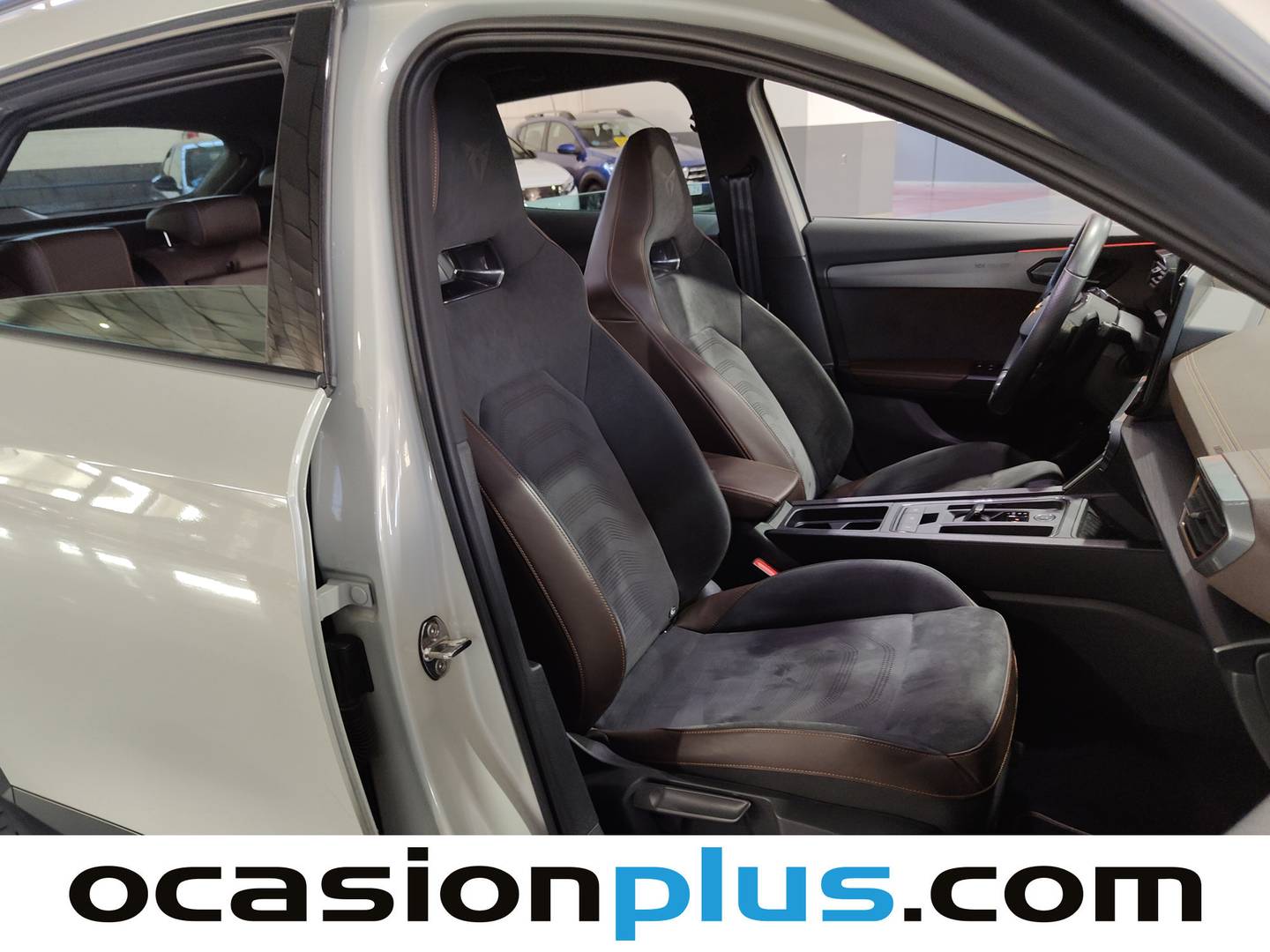 Foto Cupra Formentor CUPRA Formentor 2.5 TSI VZ5 Taiga Grey 4Drive DSG (390 CV)