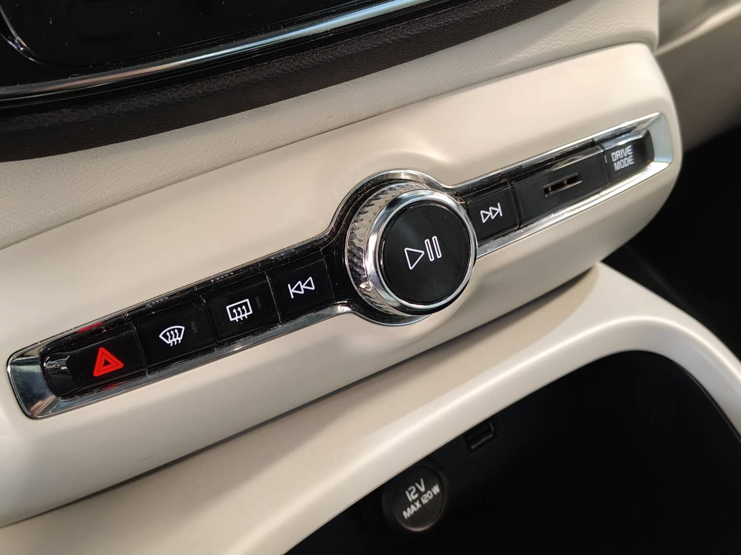 Foto Volvo XC40 Volvo XC40 D3 Momentum Auto 110 kW (150 CV)