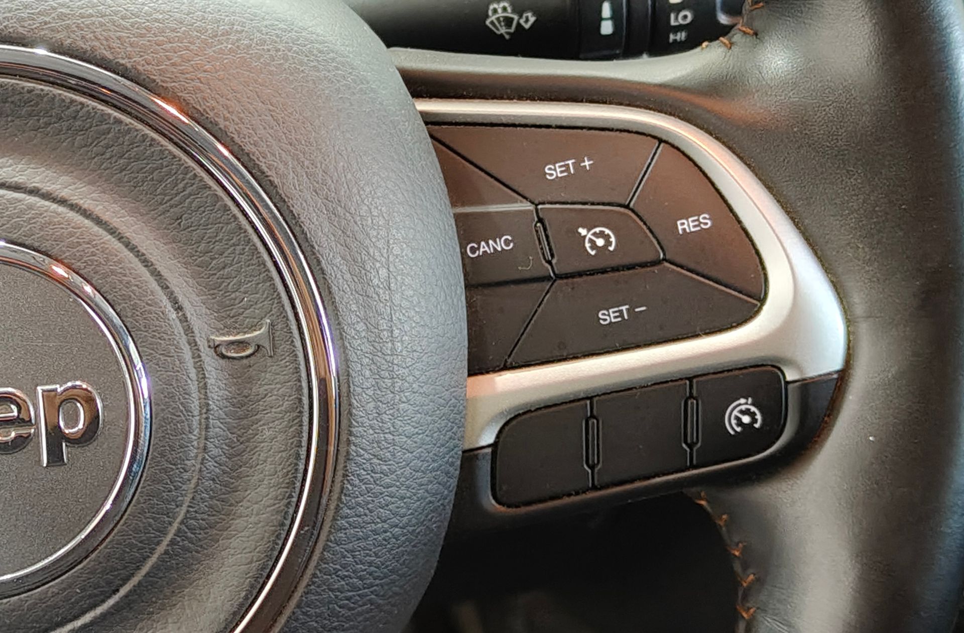 Jeep Compass 1.6 MultiJet Longitude 4x2 - foto 24