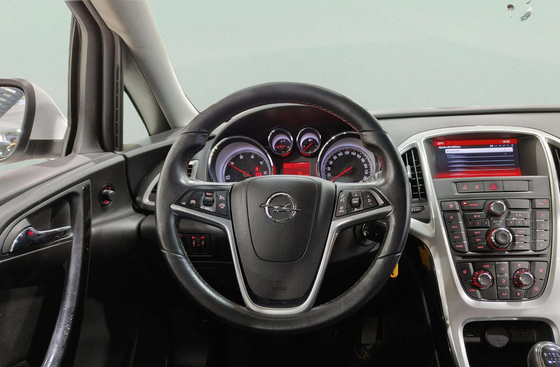 Opel Astra 2.0 CDTi Excellence - foto 21