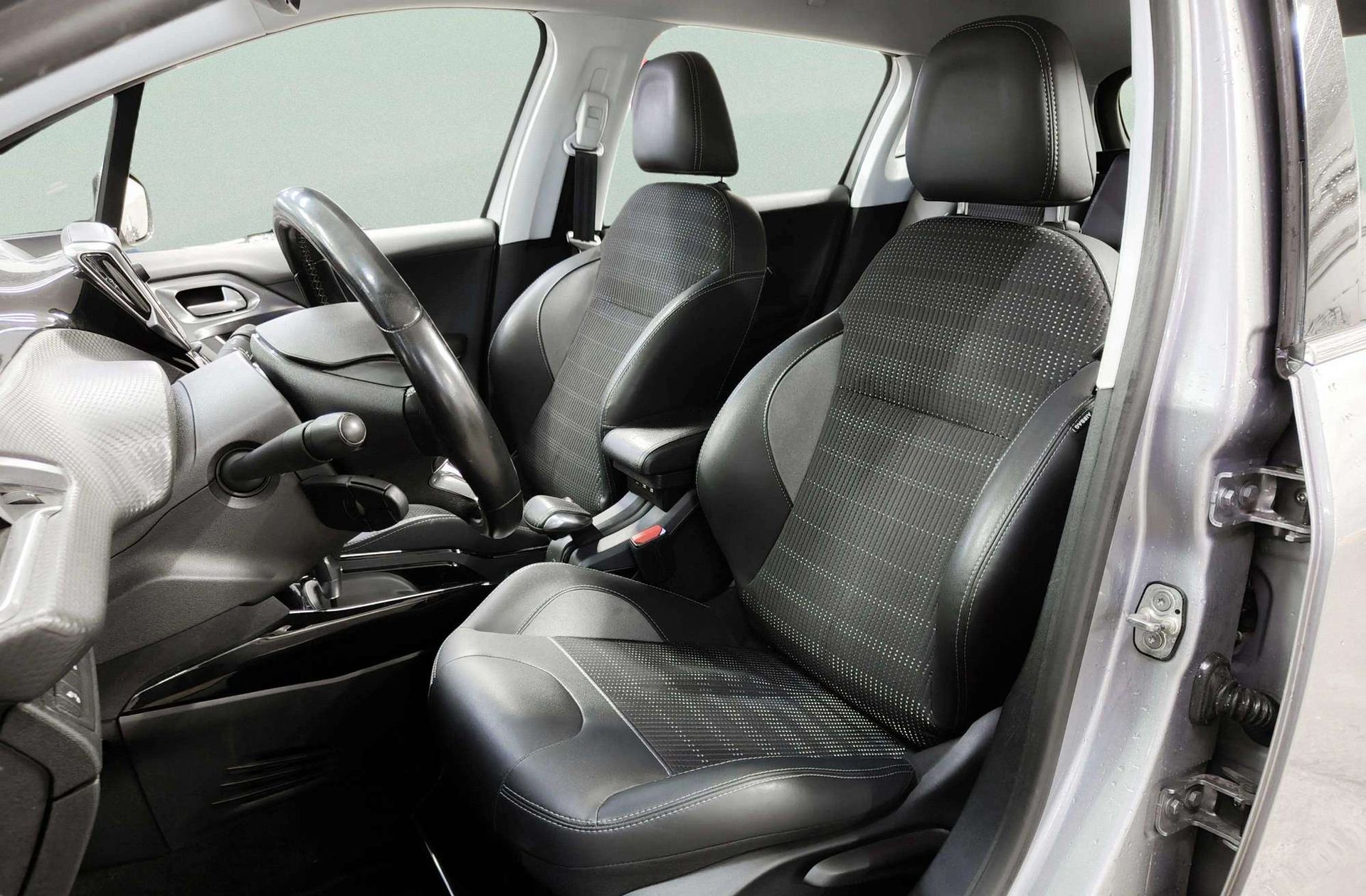 Peugeot 2008 PureTech 110 Allure EAT6 - foto 13