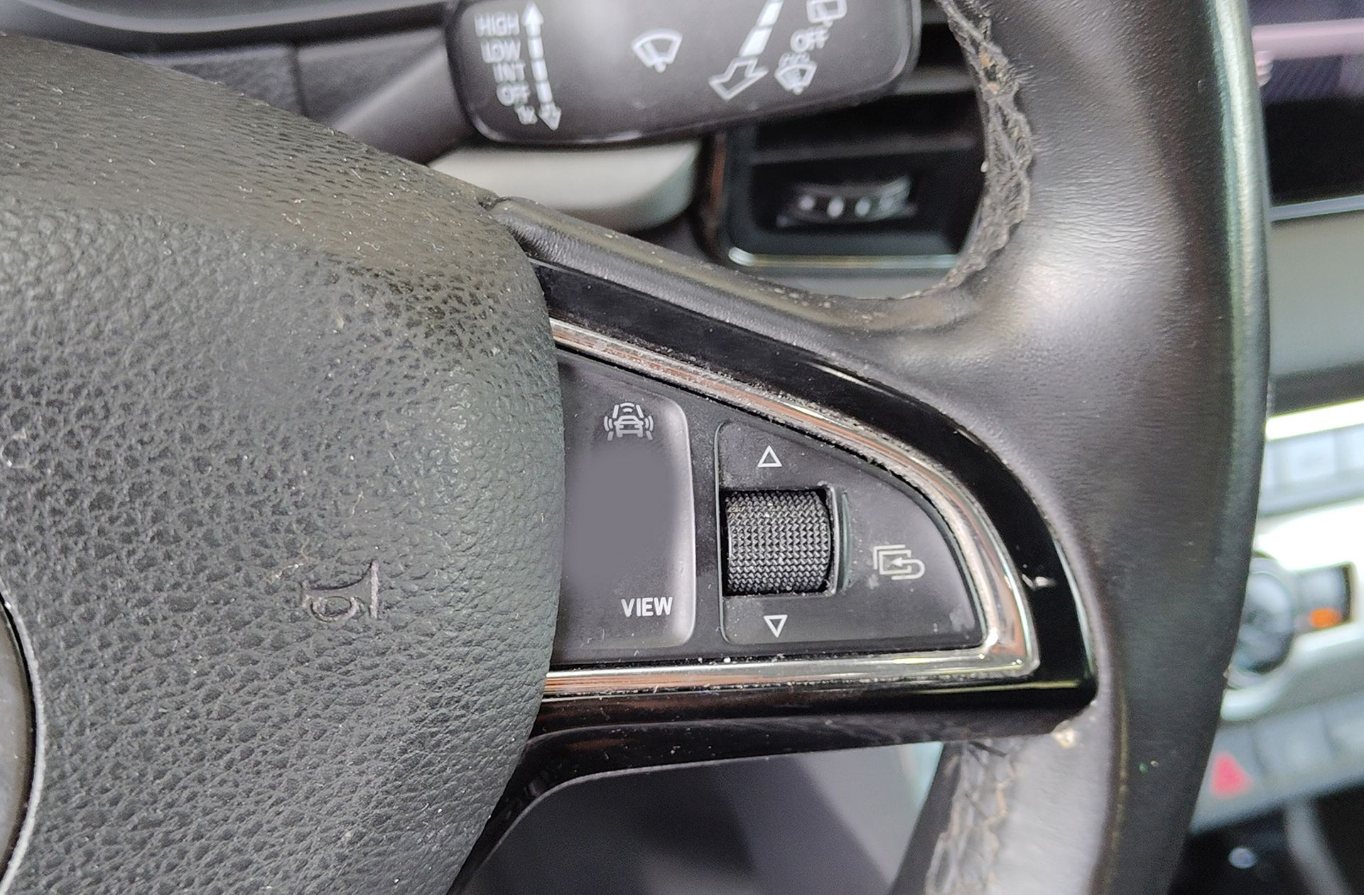 Škoda Karoq 1.6 TDI Ambition - foto 25