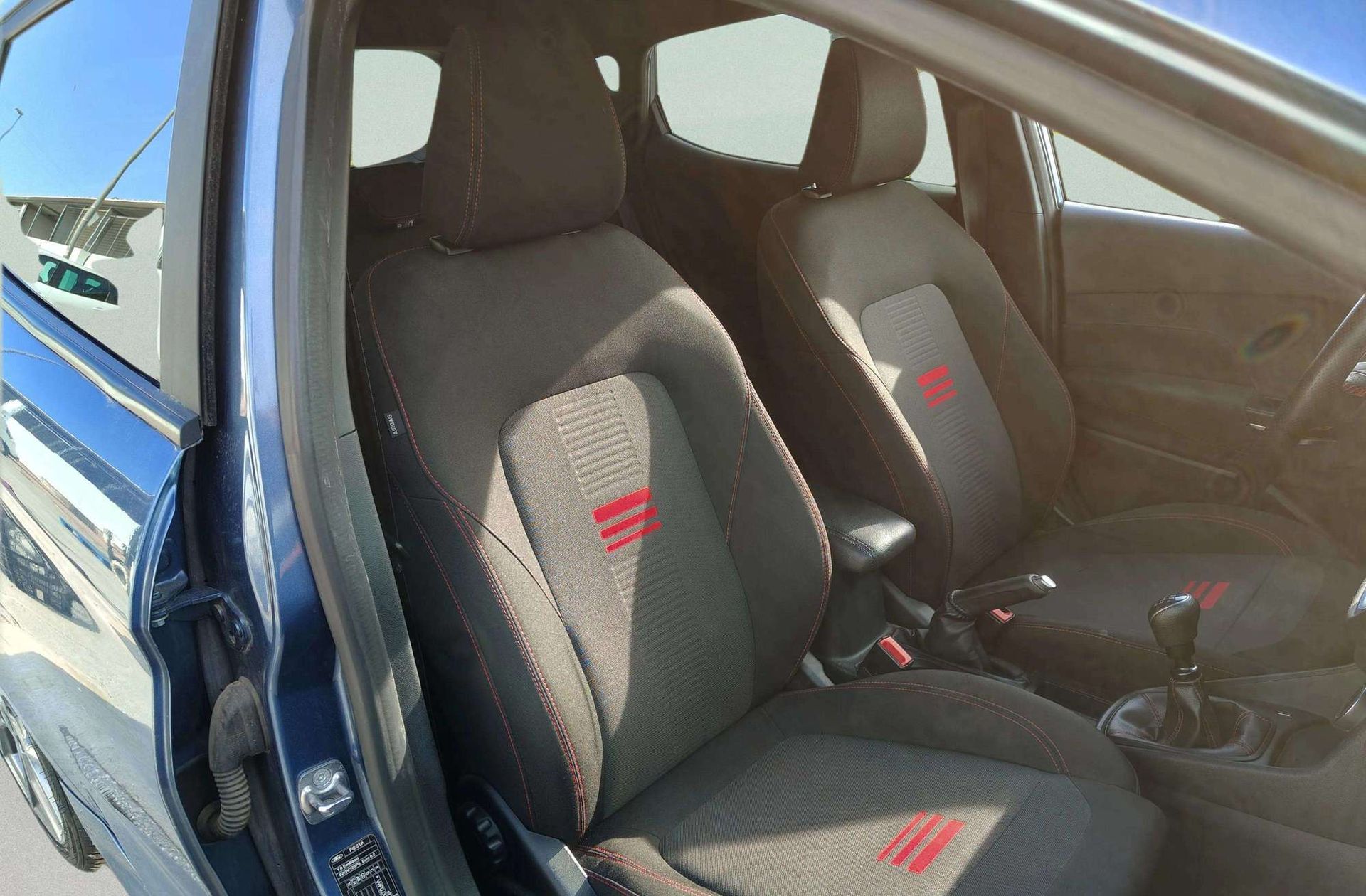 Ford Fiesta 1.0 EcoBoost MHEV ST-Line - foto 19