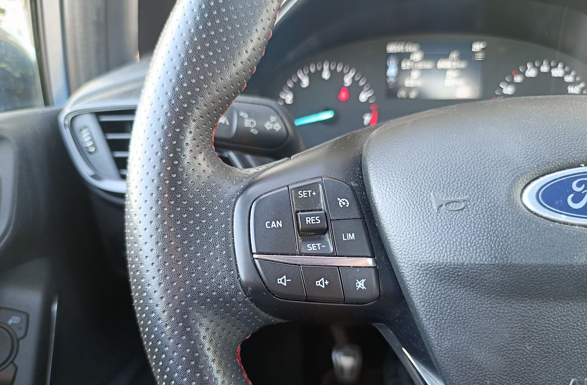 Ford Fiesta 1.0 EcoBoost MHEV ST-Line - foto 30