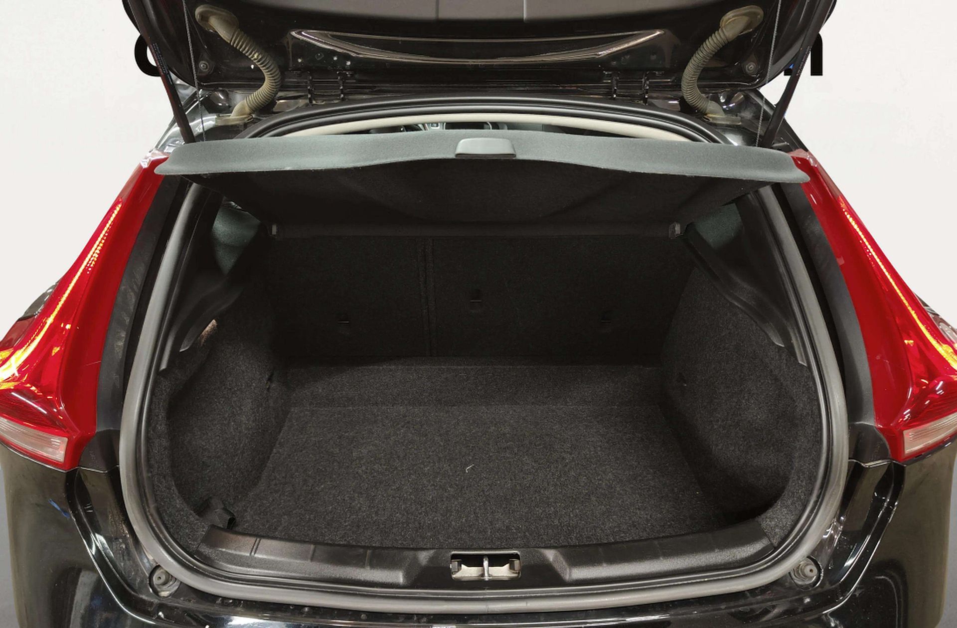 Volvo V40 2.0 D3 Momentum - foto 14