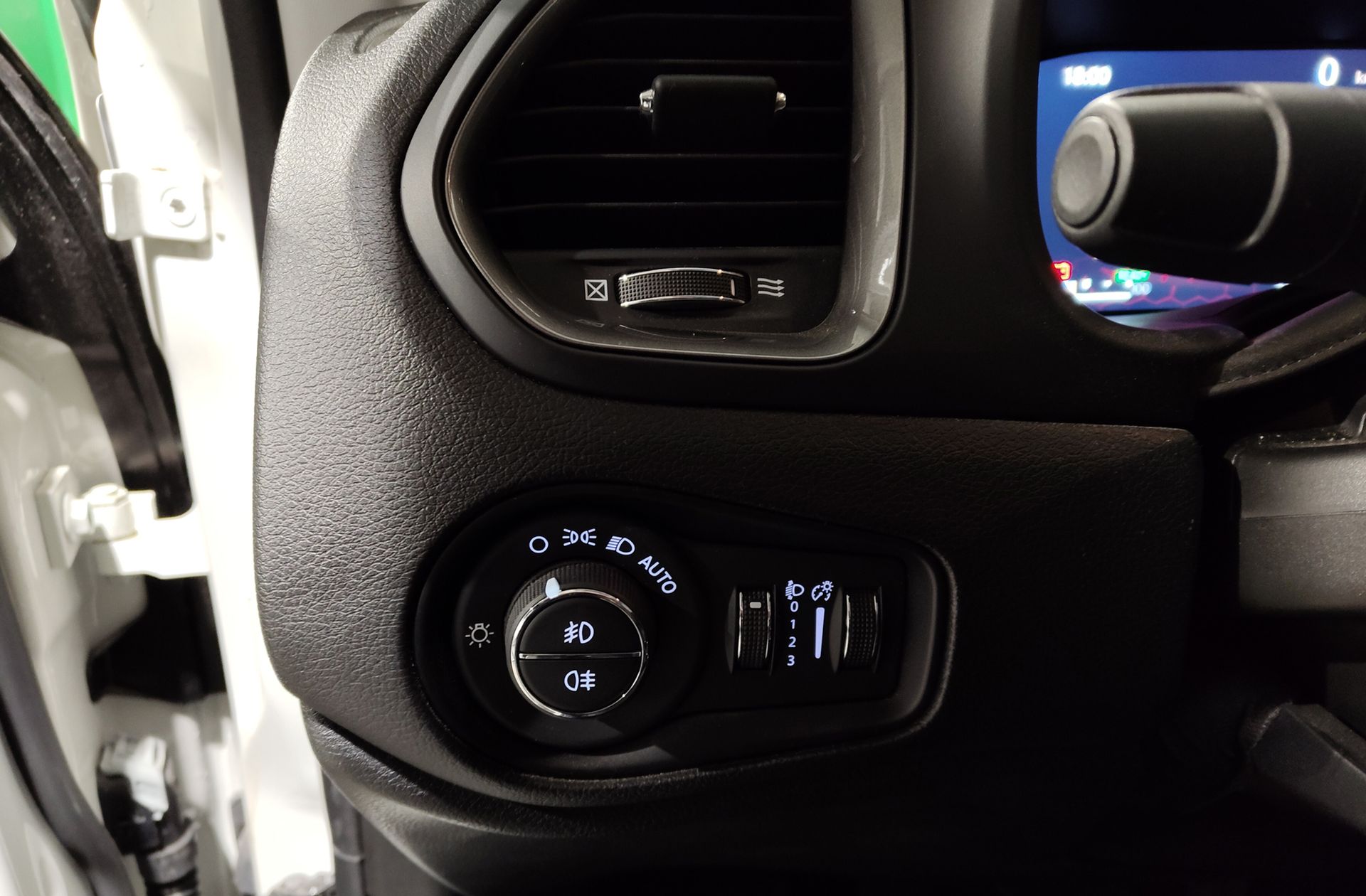 Jeep Renegade eHybrid 1.5 Altitude DCT - foto 25