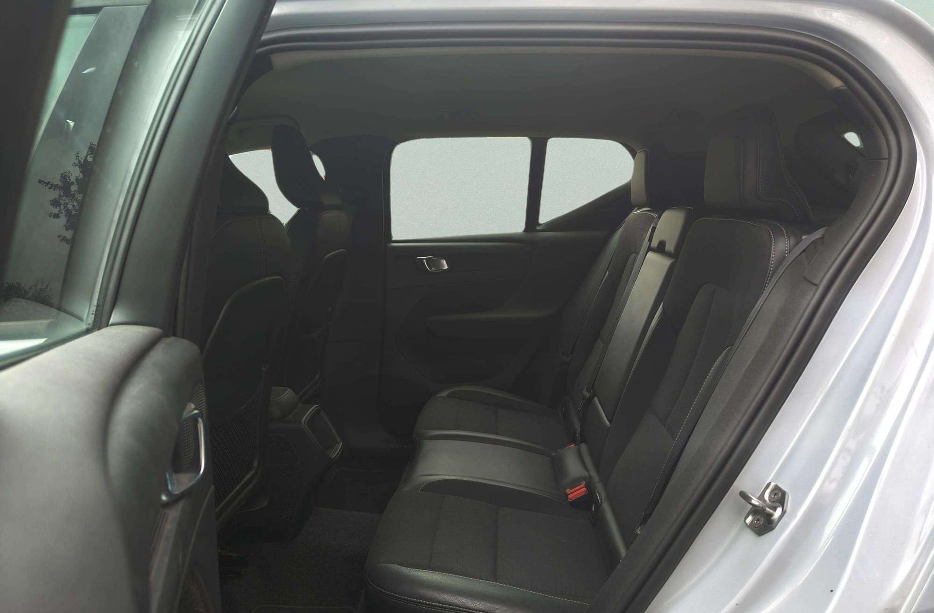 Volvo XC40 D4 Business Plus AWD - foto 12