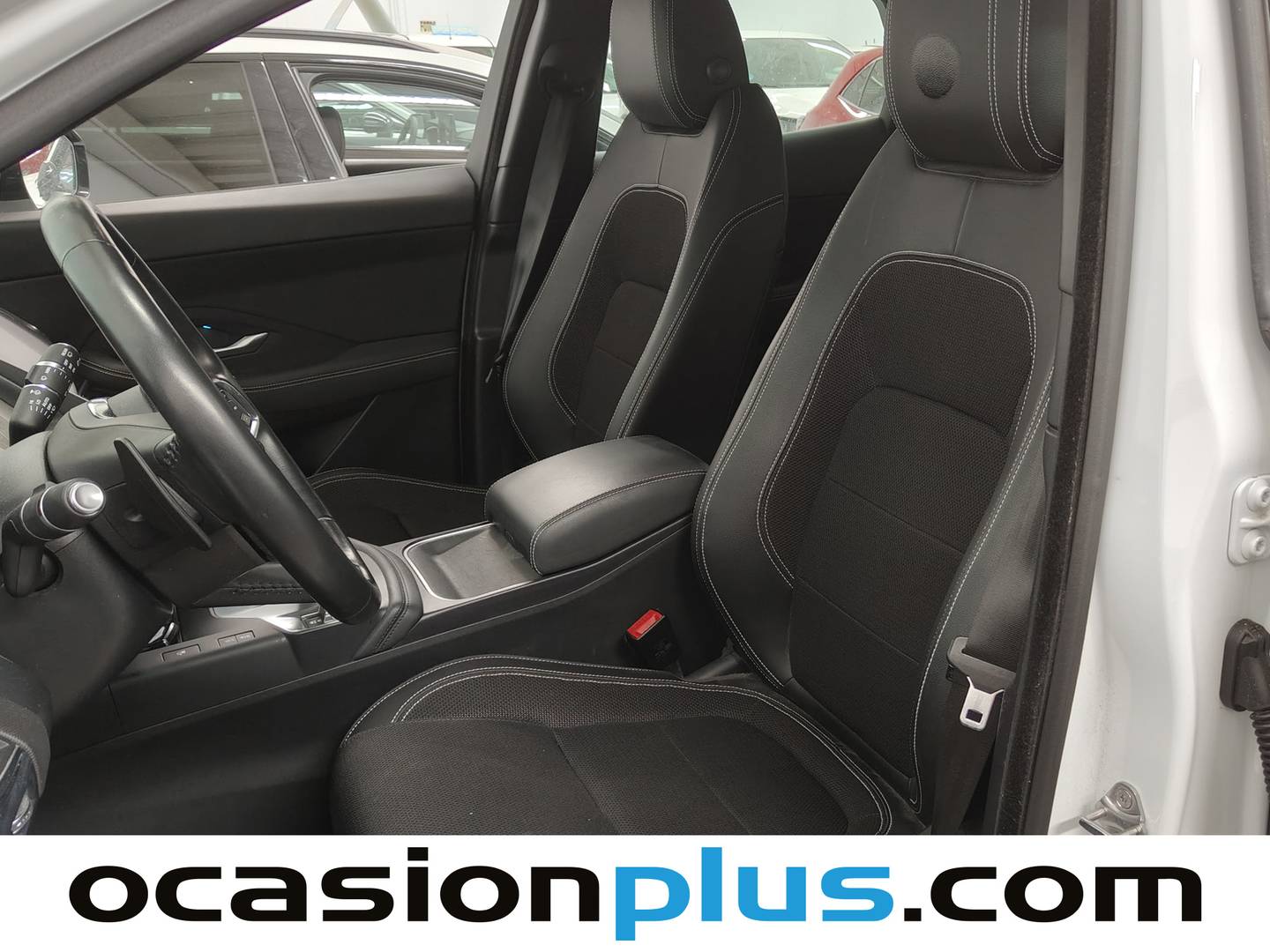 Foto Jaguar E-Pace Jaguar E-PACE 2.0P R-Dynamic 4WD Auto  (200 CV)