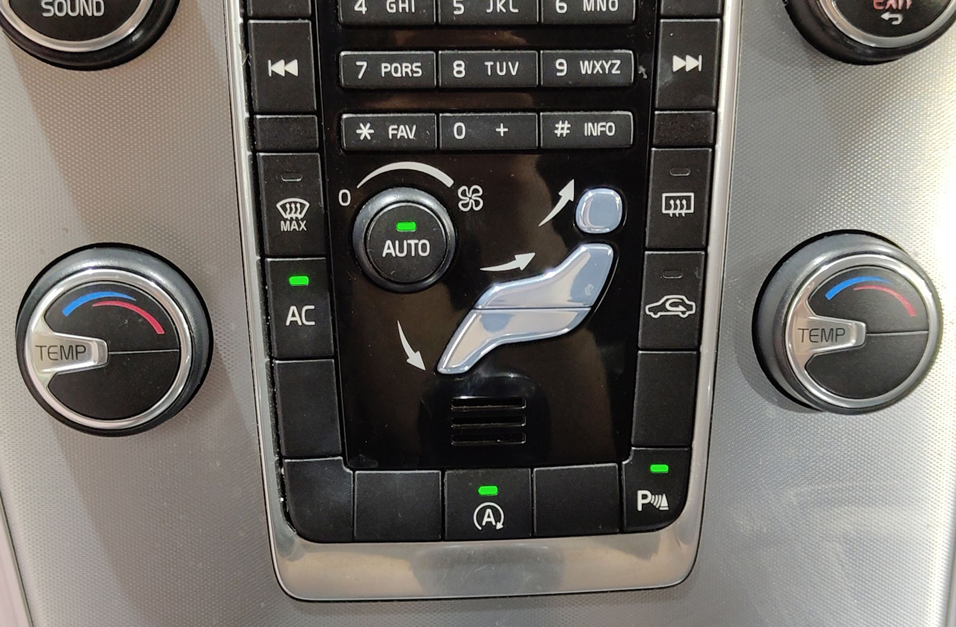Volvo XC60 D3 Kinetic - foto 33