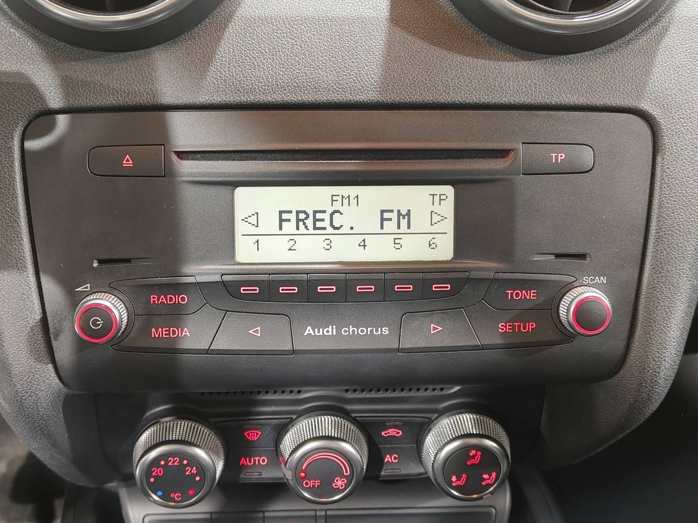 Foto Audi A1 Audi A1 Attraction 1.6 TDI (105 CV)