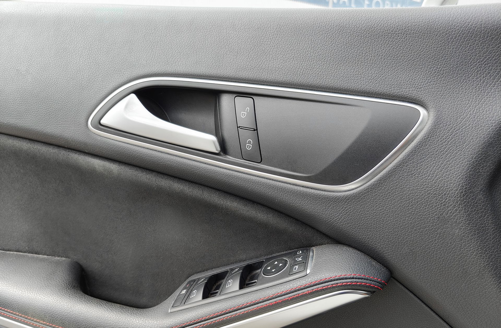 Mercedes-Benz CLA 180 Pack AMG - foto 29