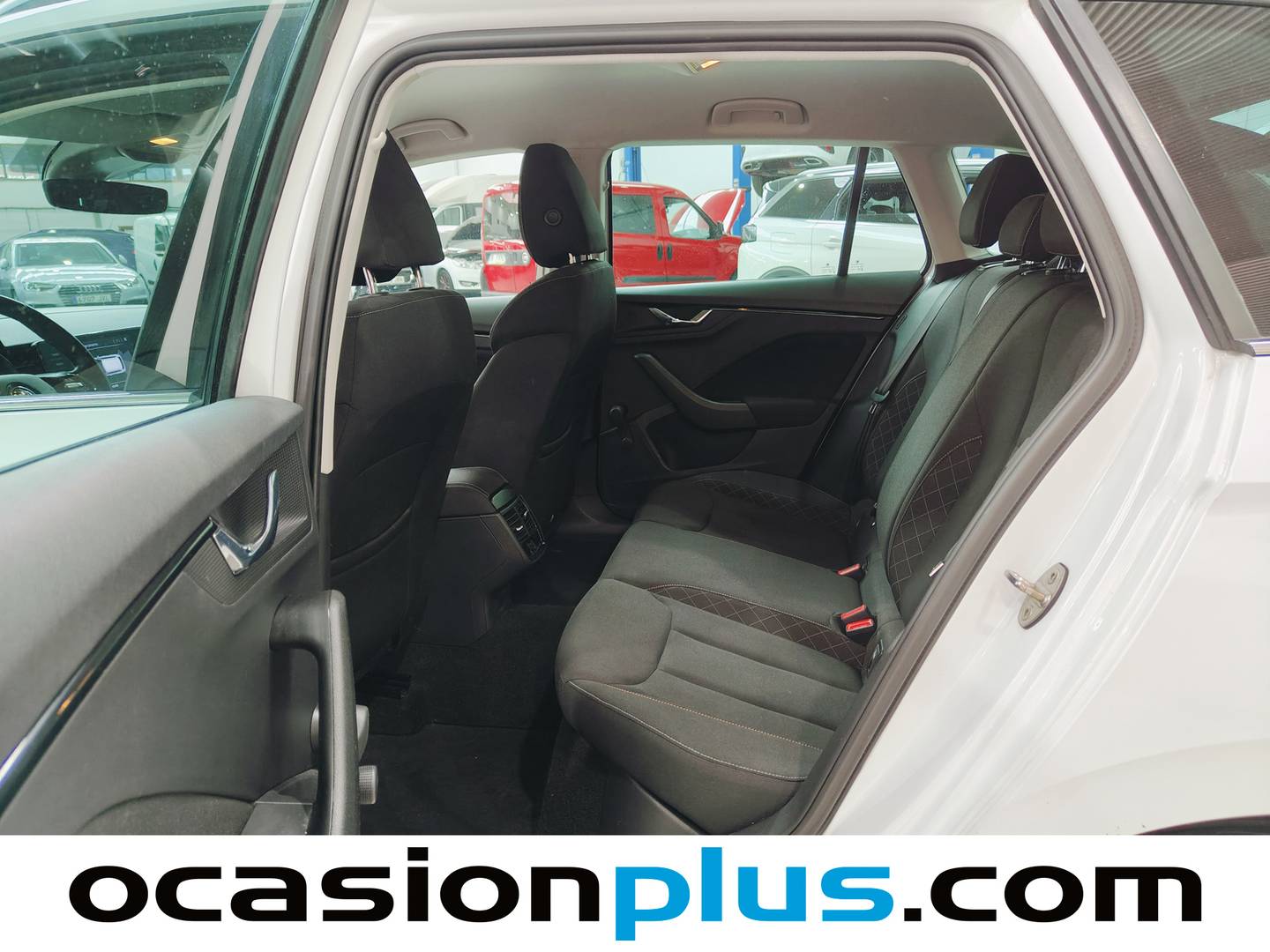 Foto asientos traseros Skoda Kamiq Skoda Kamiq 1.0 TSI Emotion (110 CV)