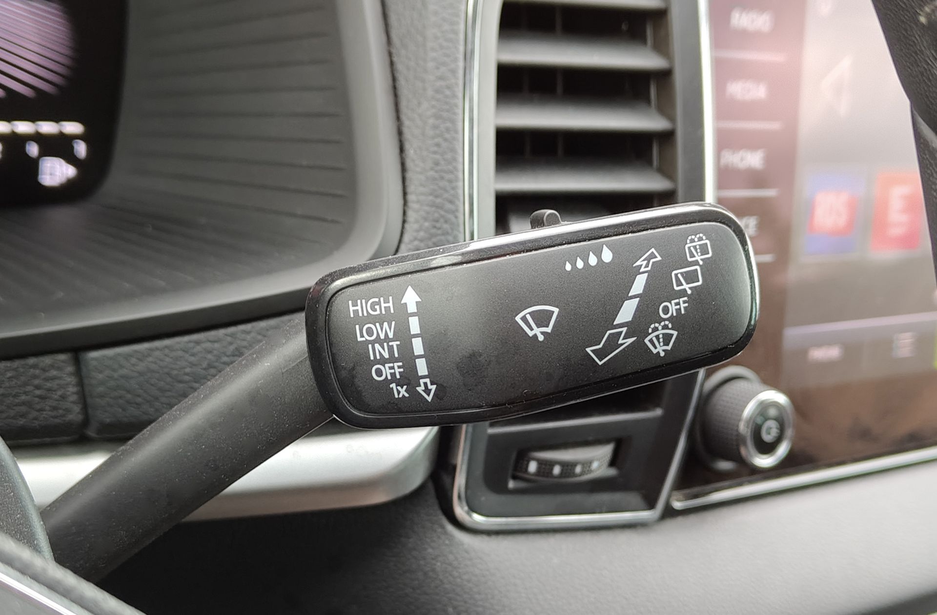 Škoda Karoq 2.0 TDI Selection - foto 28