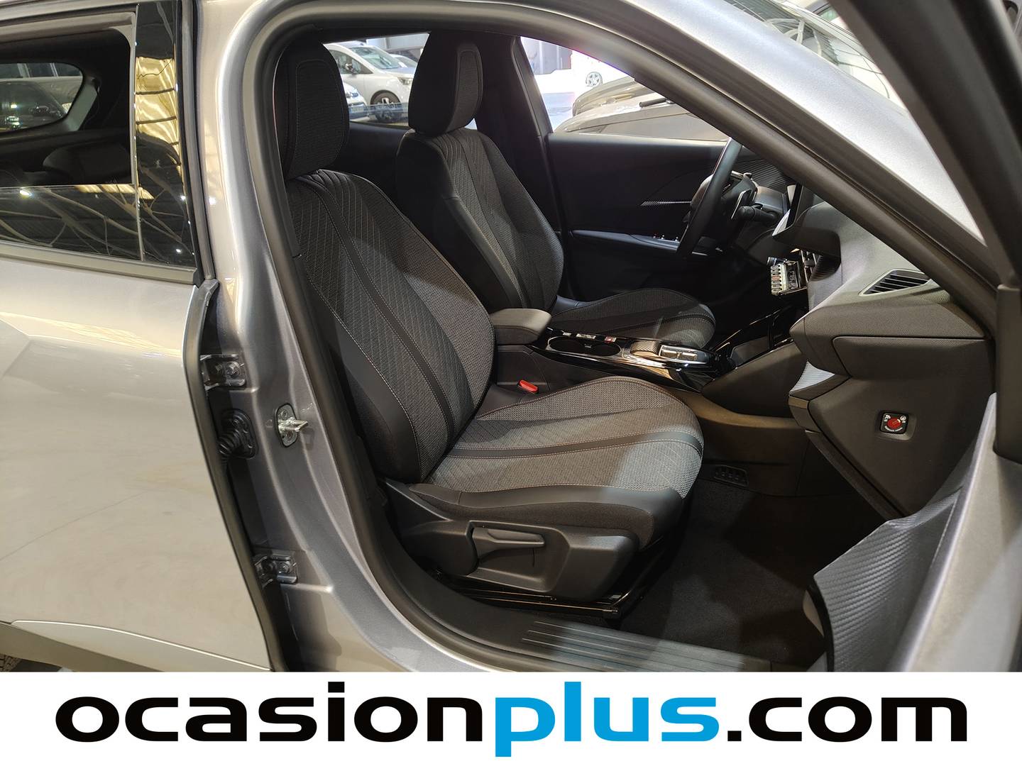 Foto Peugeot 2008 Peugeot 2008 Allure Hybrid eDCS6 (136 CV)