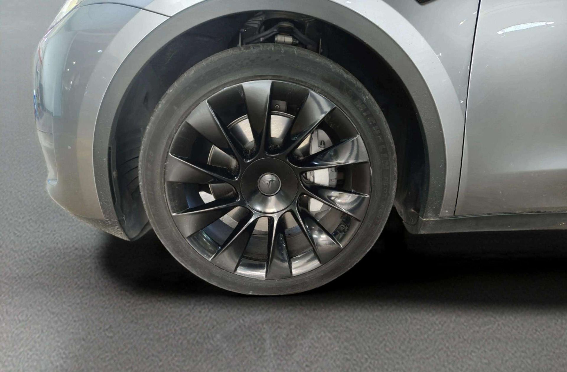 Tesla Model Y Gran Autonomía 4WD - foto 35