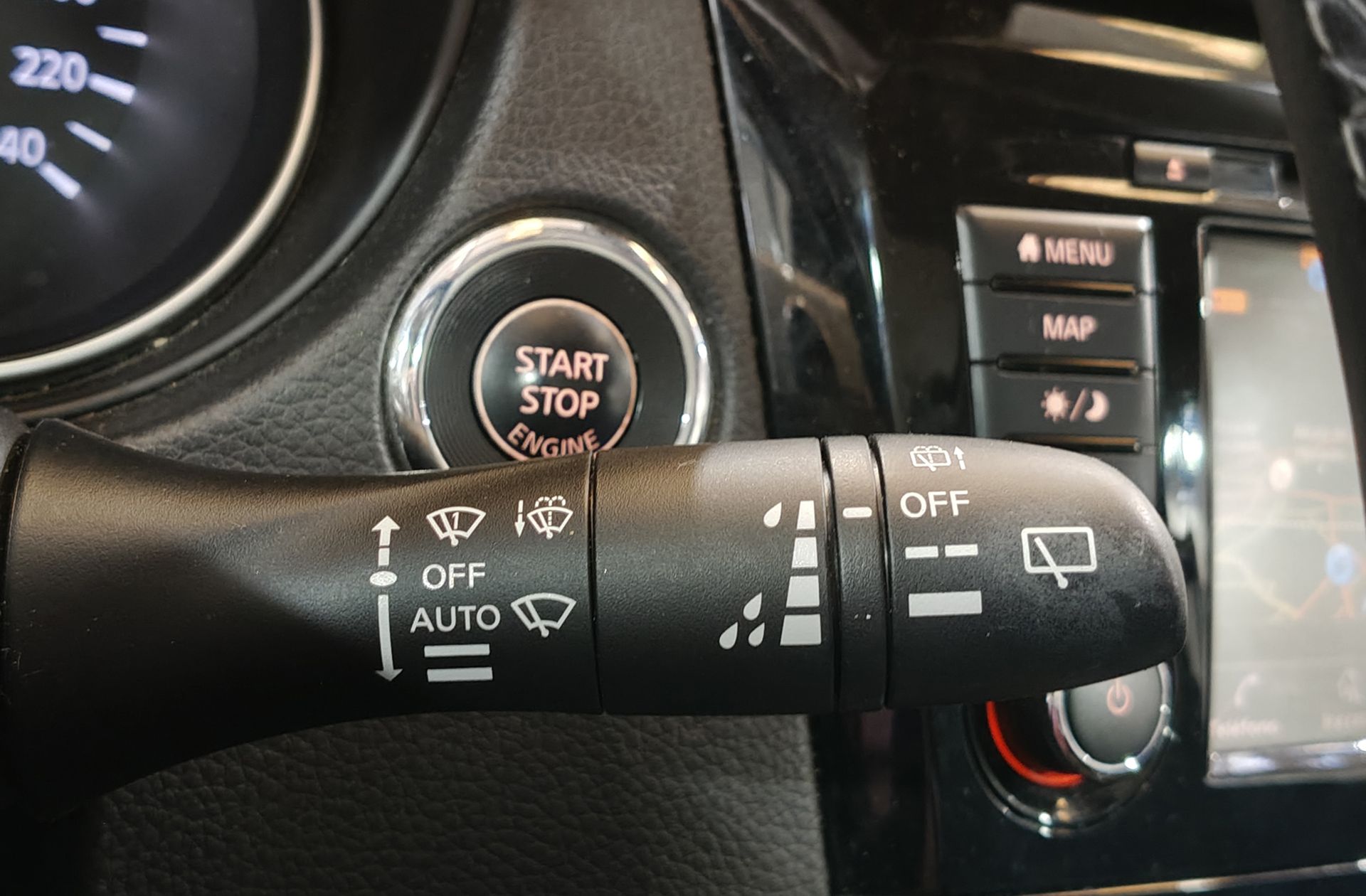 Nissan Qashqai DIG-T 160 N-Connecta 4x2 DCT - foto 30