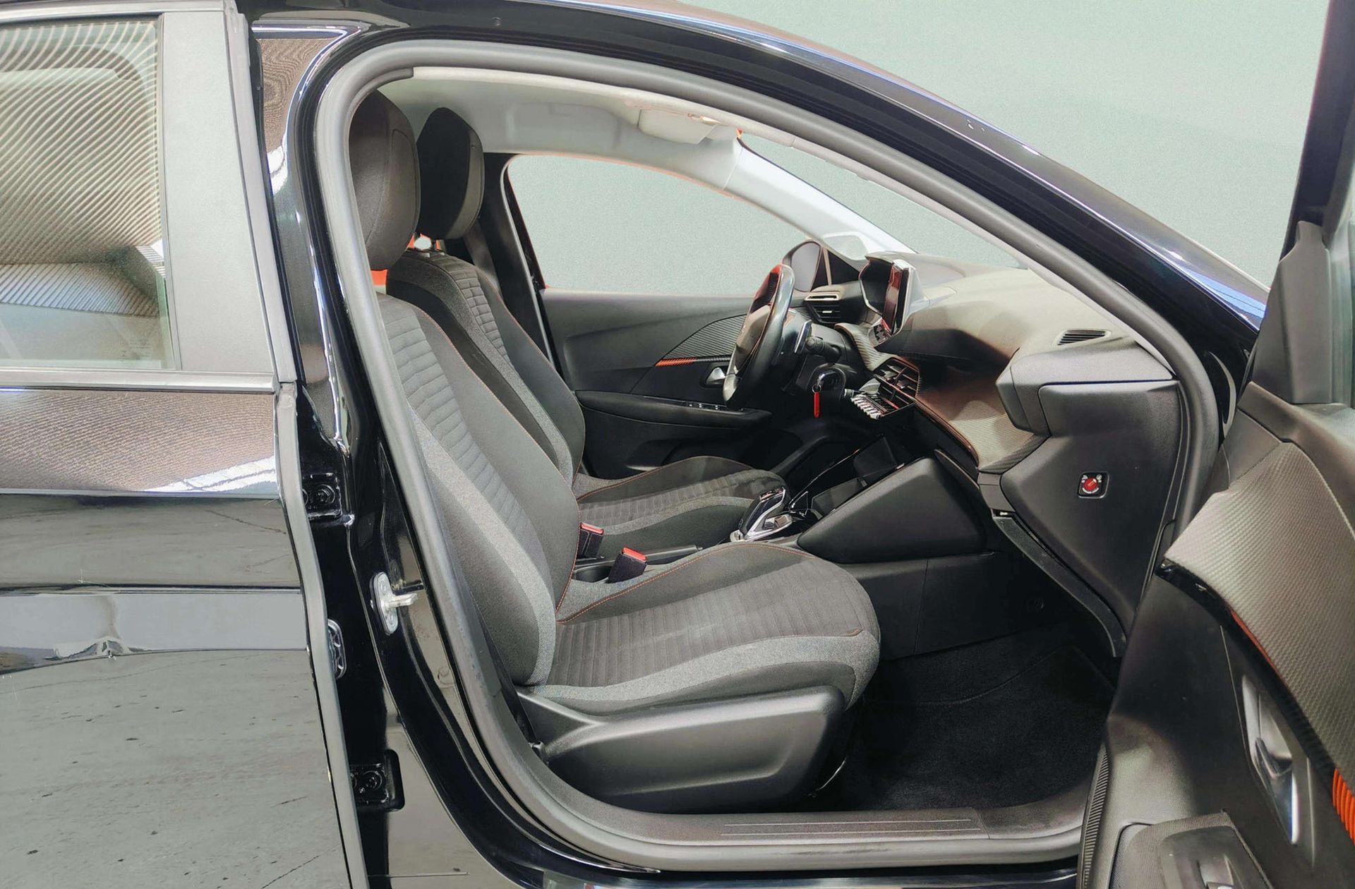 Peugeot 208 PureTech 100 Active Pack EAT8 - foto 18