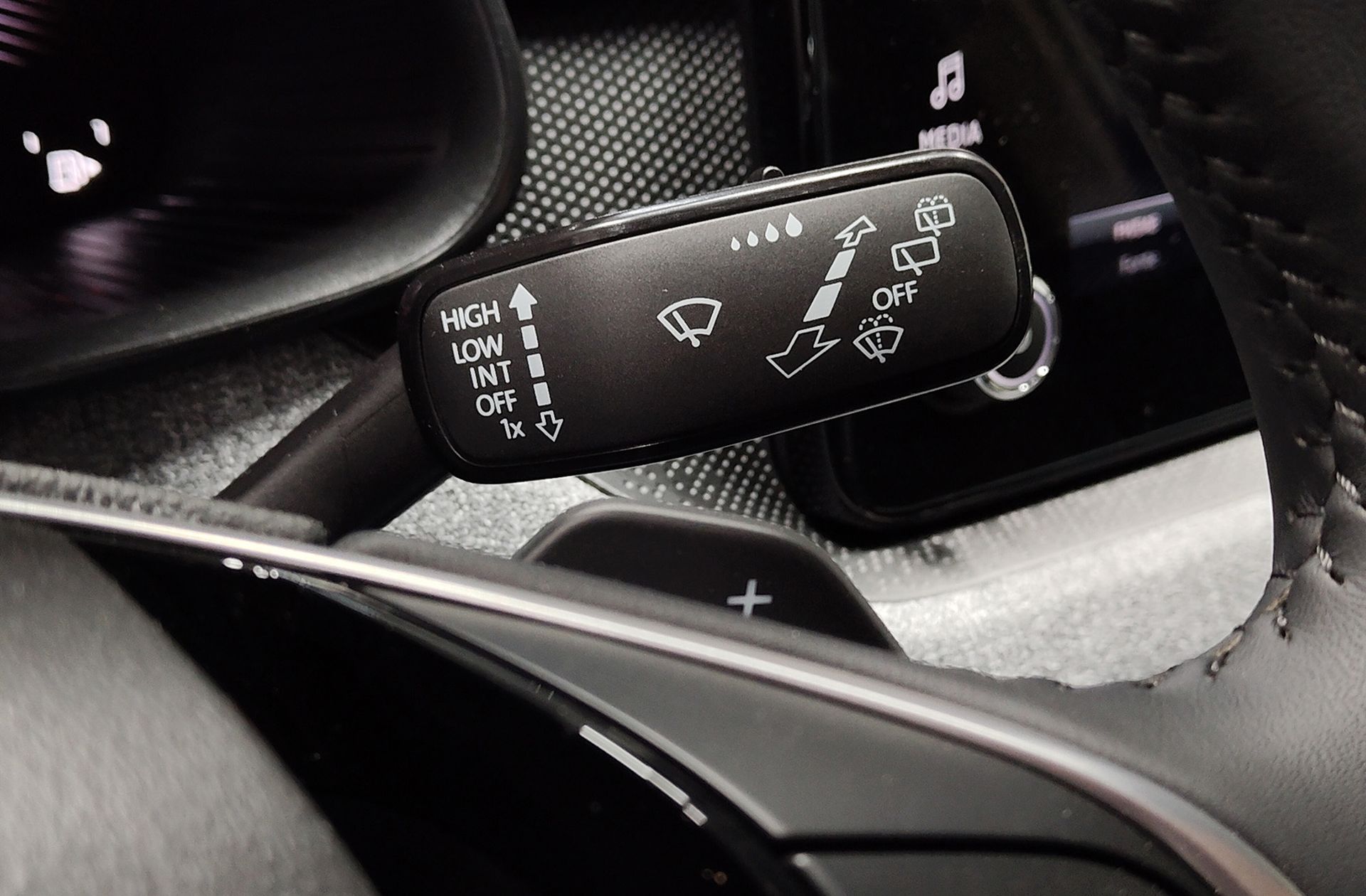 Škoda Kamiq 1.0 TSI Selection DSG - foto 30