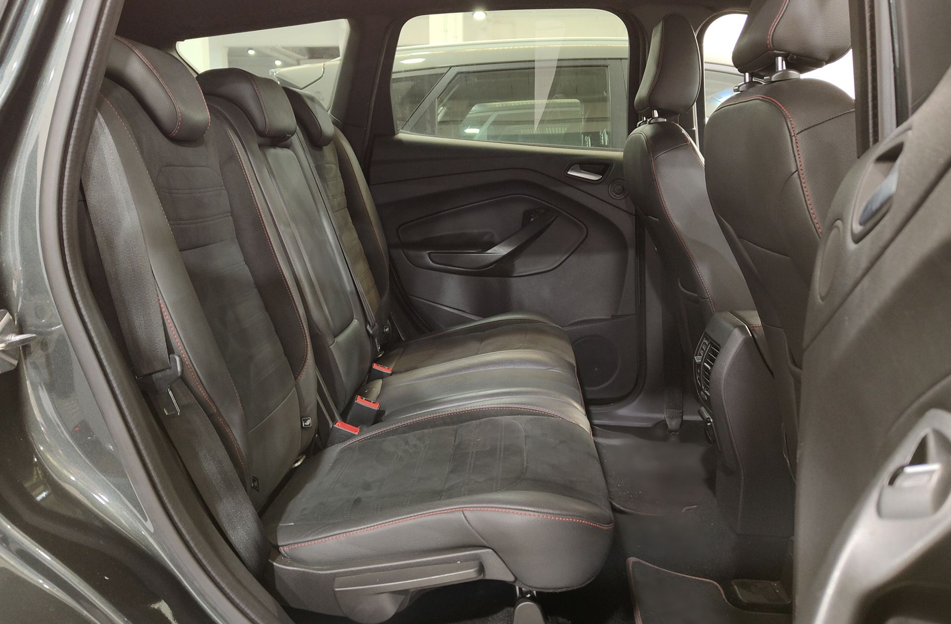 Ford Kuga 2.0 TDCi ST-Line 4x2 - foto 19