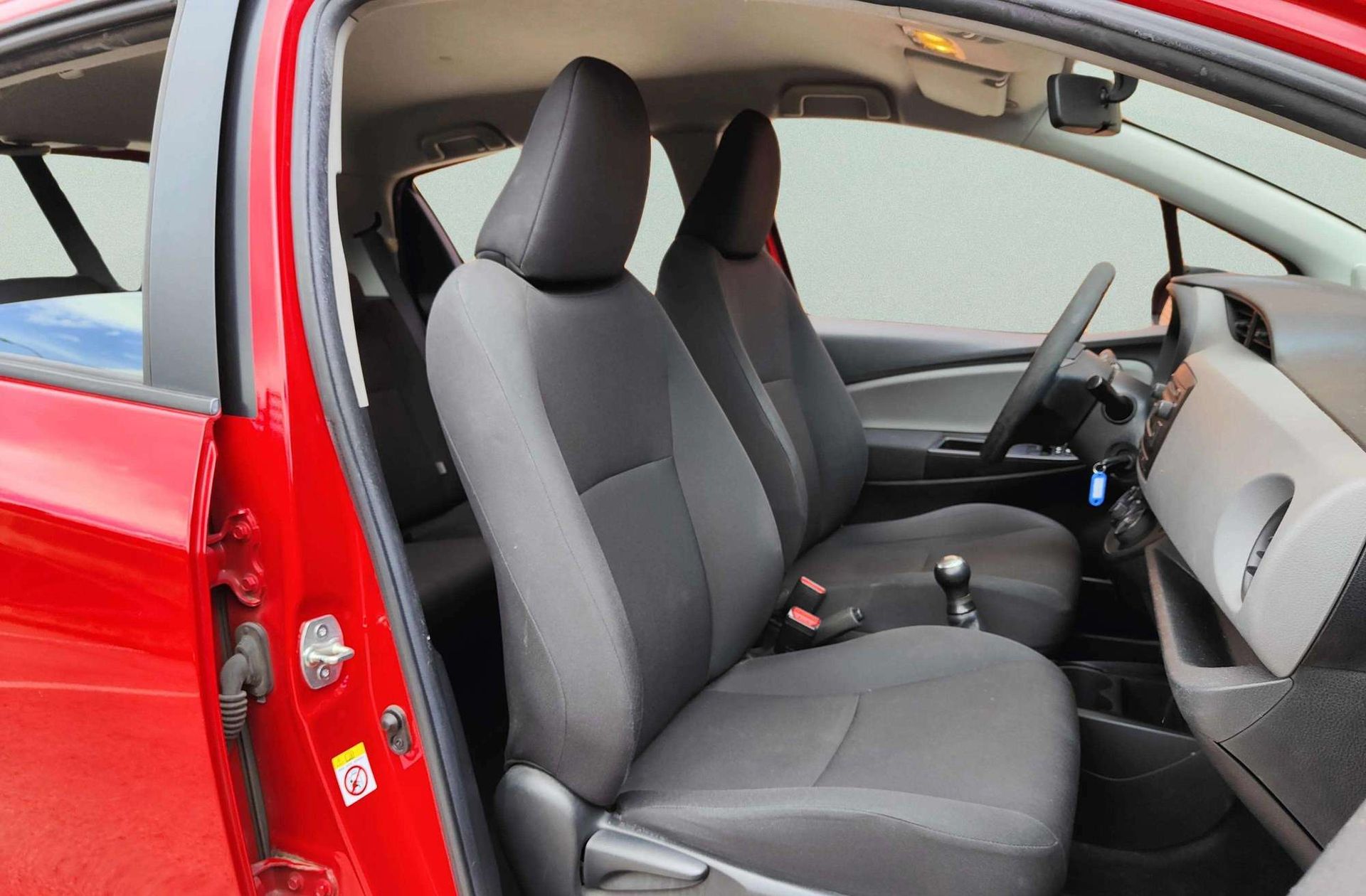 Toyota Yaris 70 Active - foto 14