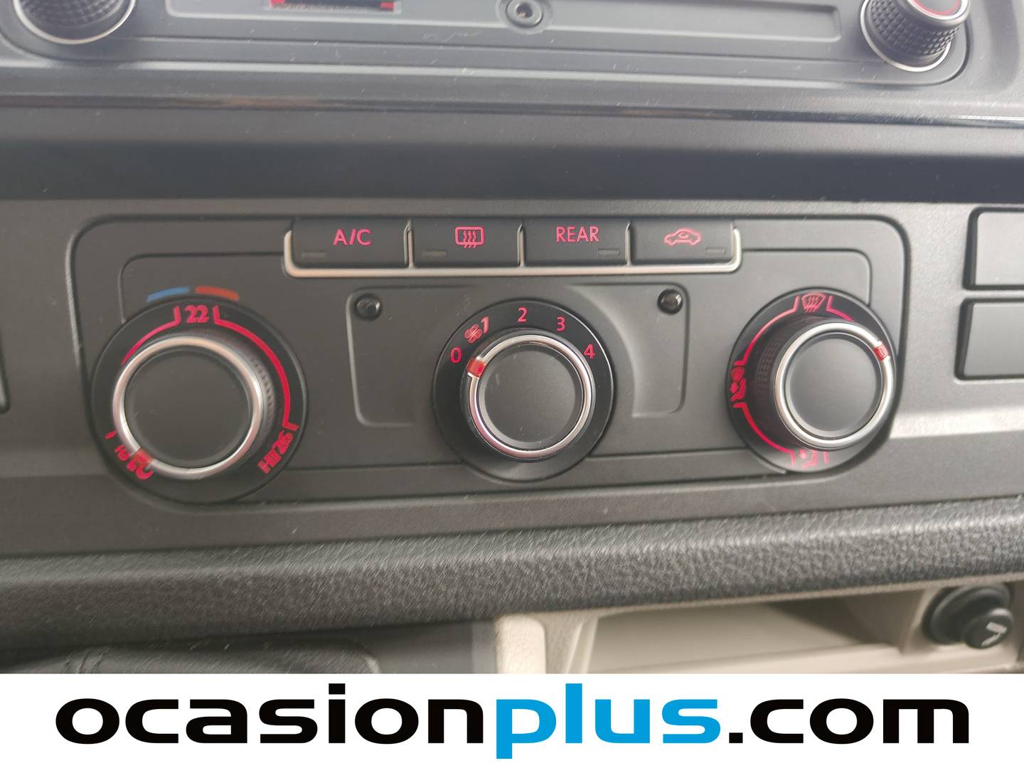 Volkswagen Caravelle Volkswagen Caravelle Trendline Batalla Corta 2.0 TDI BMT Camperizada (102 CV) de ocasión