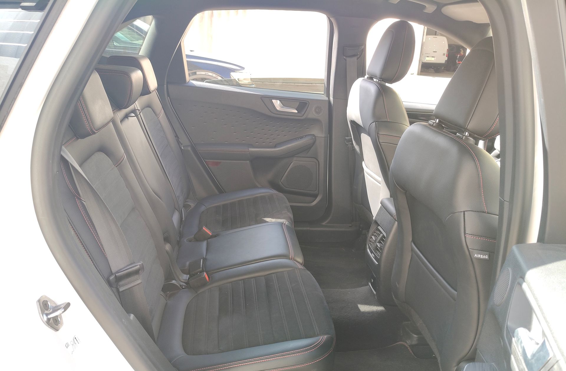 Ford Kuga 2.0 EcoBlue ST-Line X 4x4 - foto 19