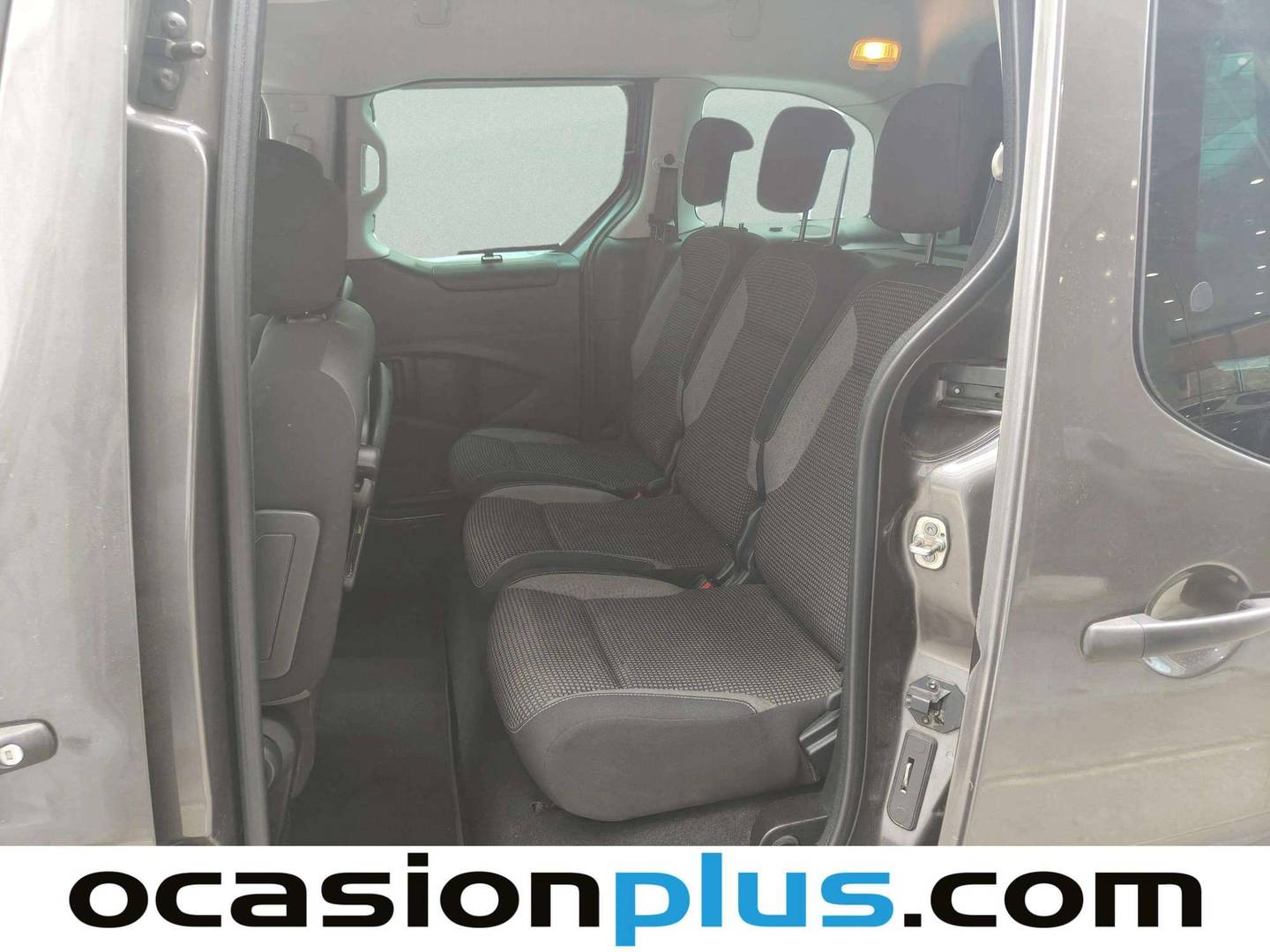 Foto asientos traseros Peugeot Partner Peugeot Partner Tepee Combi 1.2 PureTech Adventure Edition (110 CV)