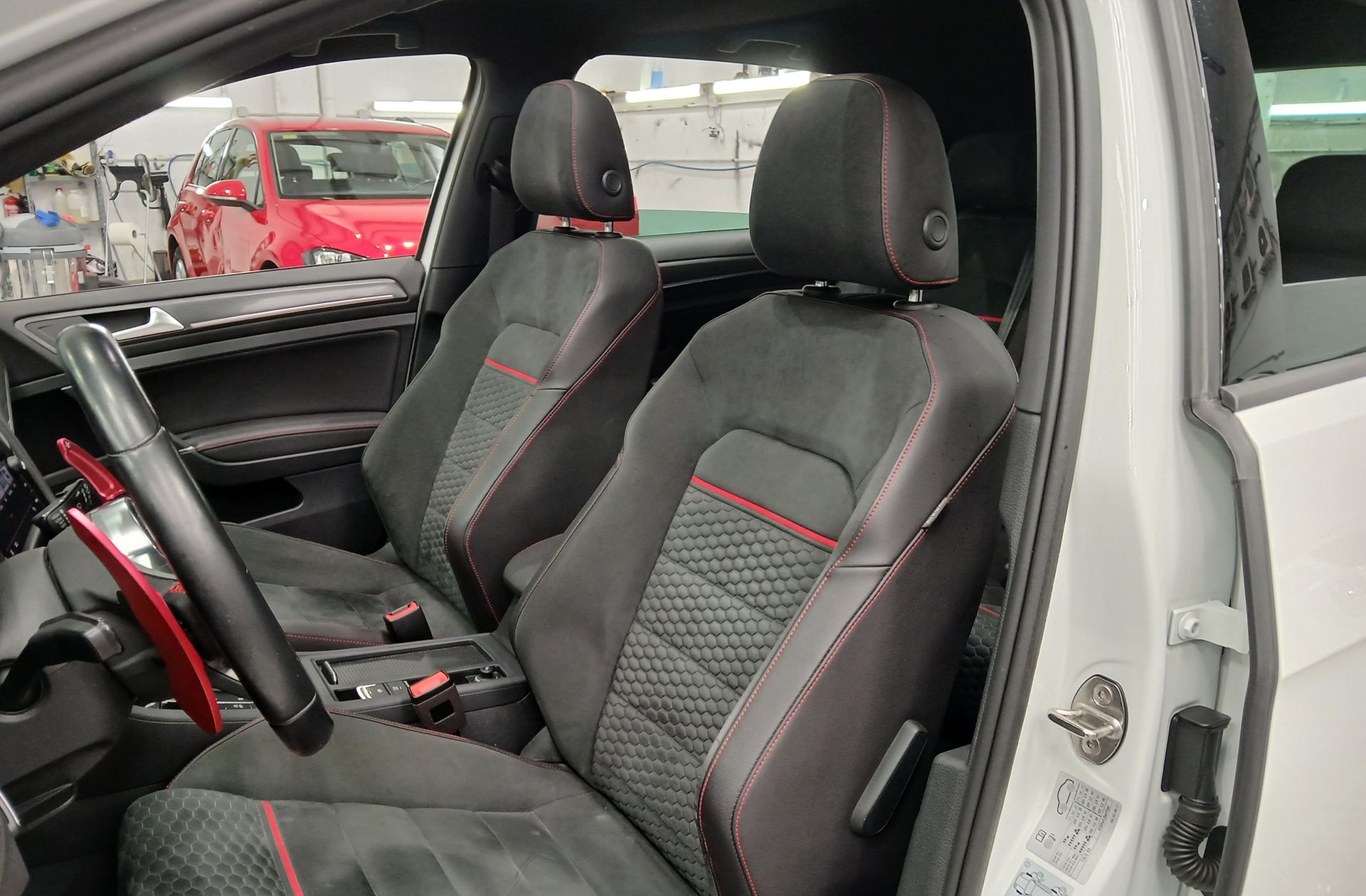 Volkswagen Golf GTI Performance 2.0 TSI DSG - foto 13