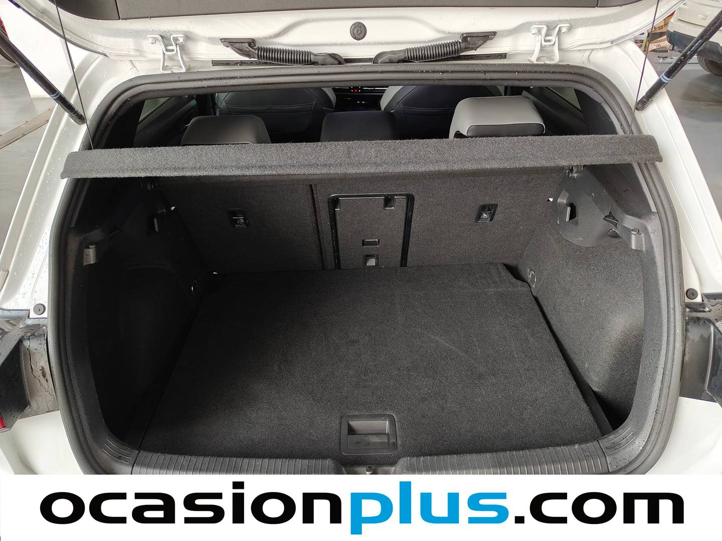 Fotos maletero Volkswagen Golf Volkswagen Golf R-Line 1.5 eTSI (150 CV) DSG