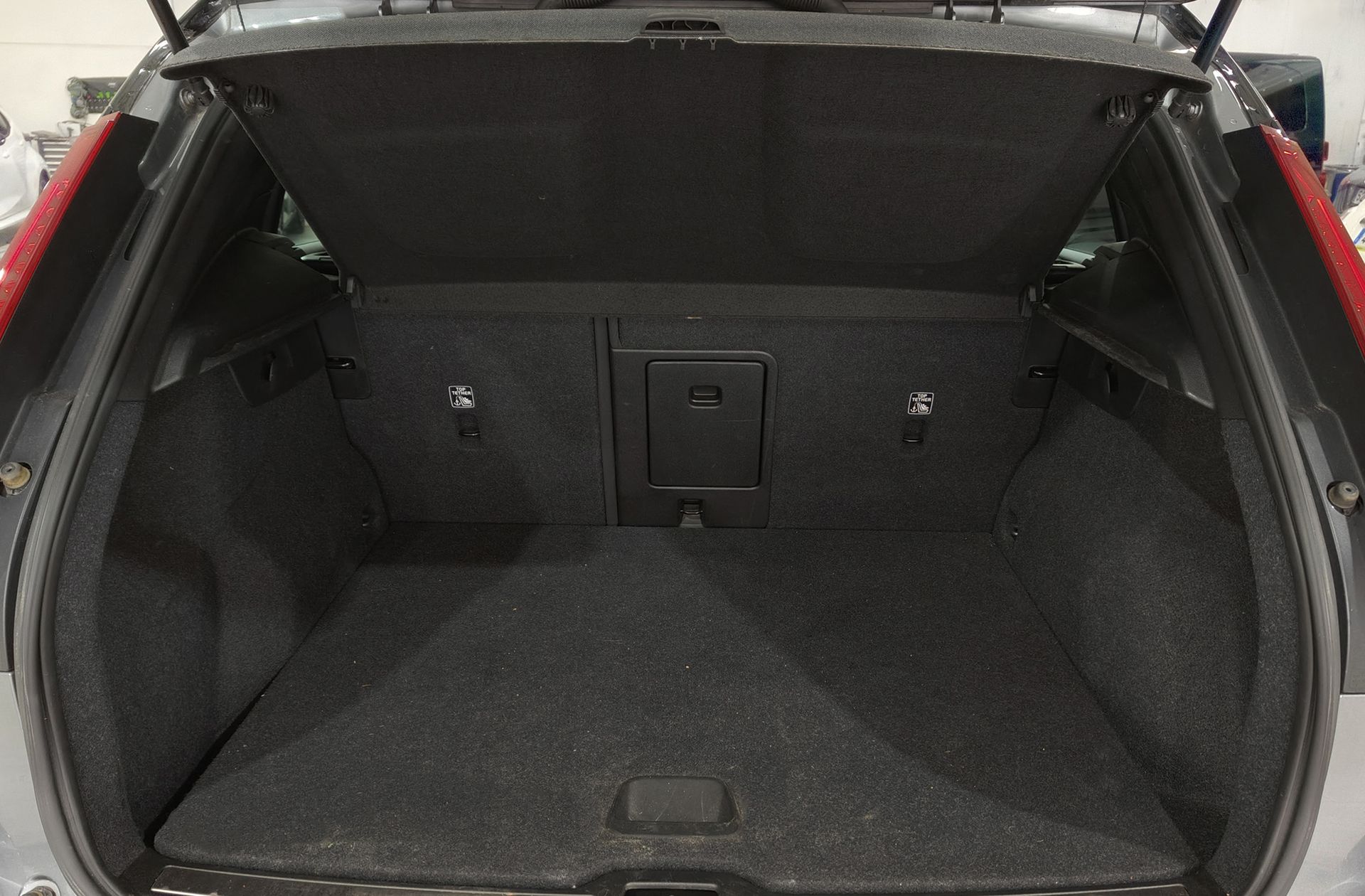Volvo XC40 D4 R-Design AWD - foto 17