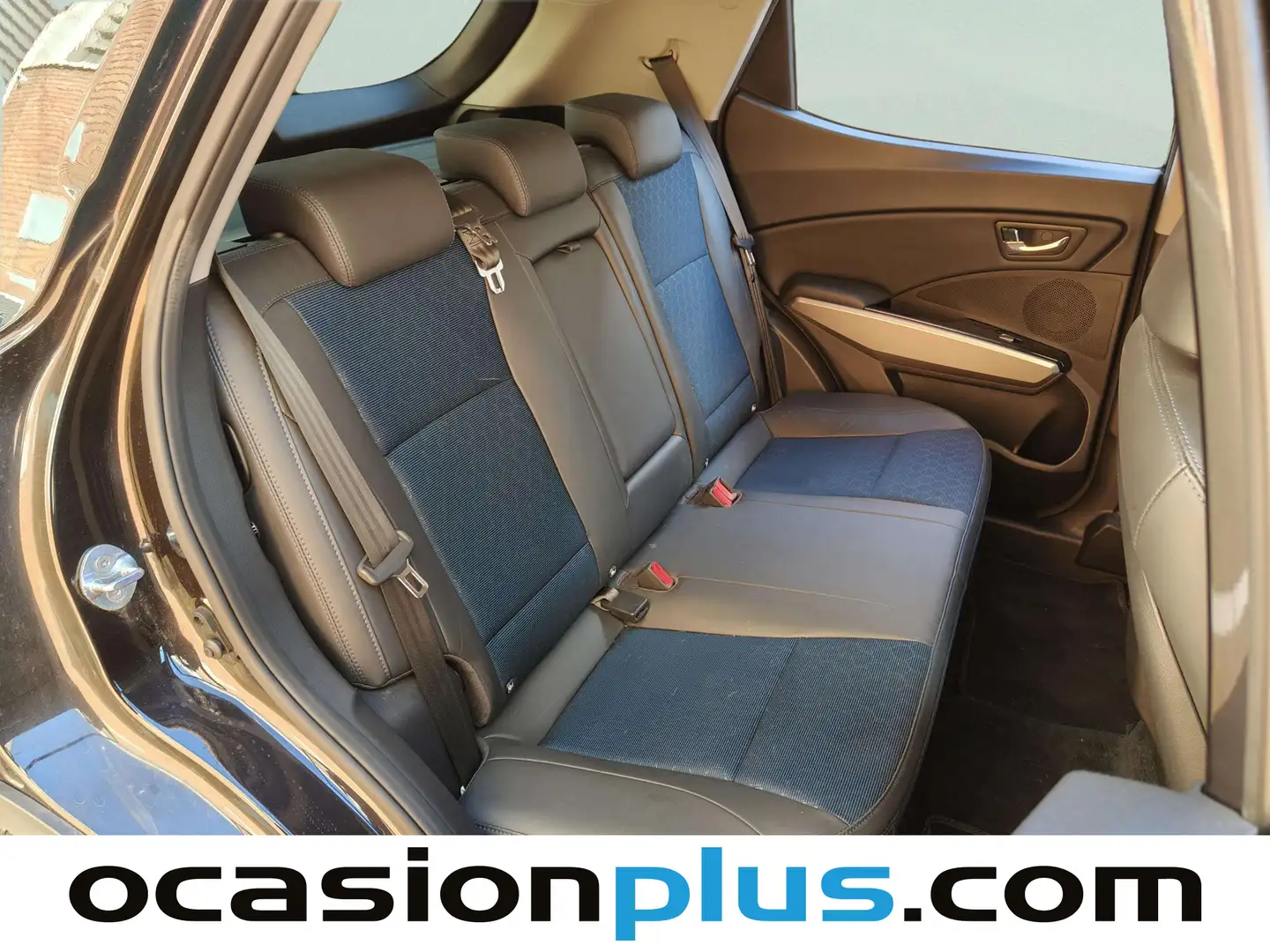 Foto SsangYong Tivoli Ssangyong Tivoli D16T Limited 4x2 (115 CV)