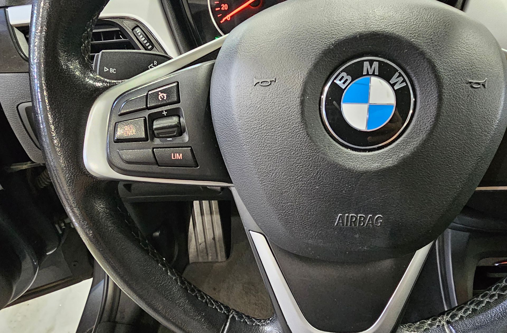 BMW X1 sDrive18d Business - foto 28