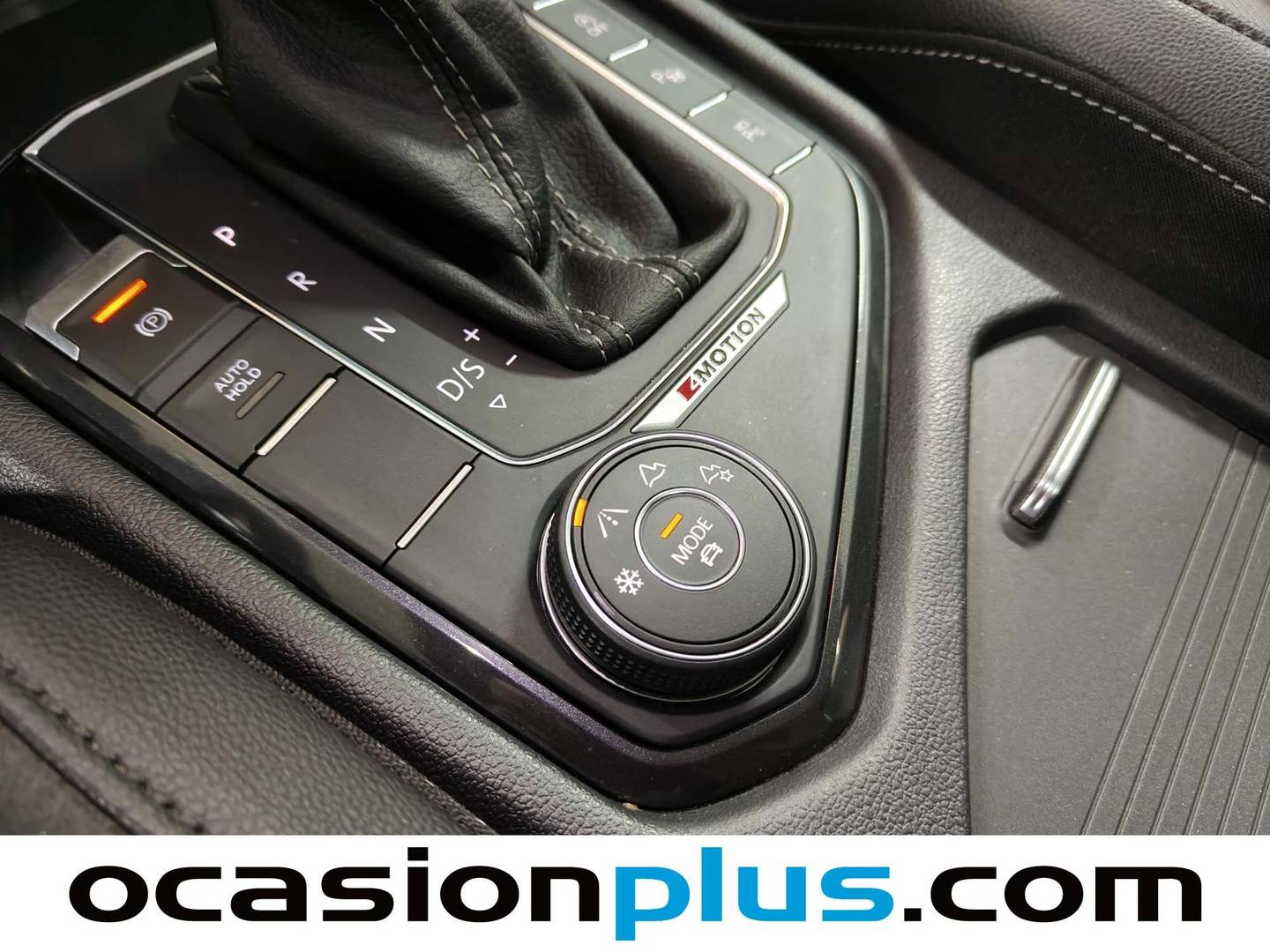 Foto Volkswagen Tiguan Volkswagen Tiguan Sport 2.0 TDI BMT 4Motion Pack R-line (240 CV) DSG