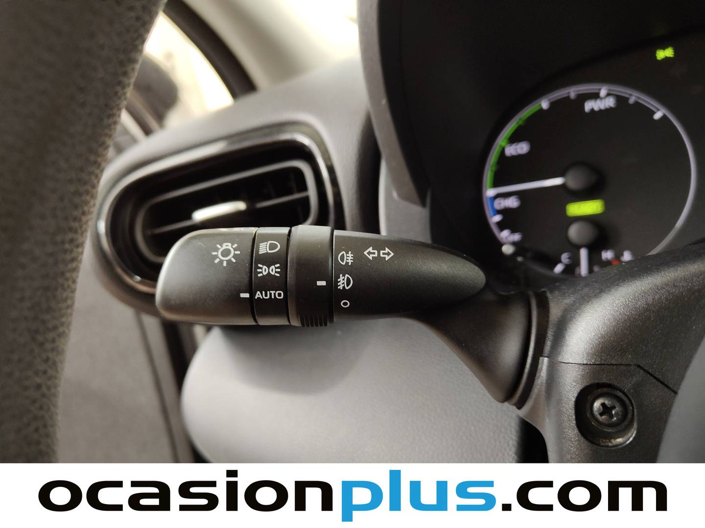 Equipamiento del Toyota Yaris Toyota Yaris 120H Business Plus (116 CV)